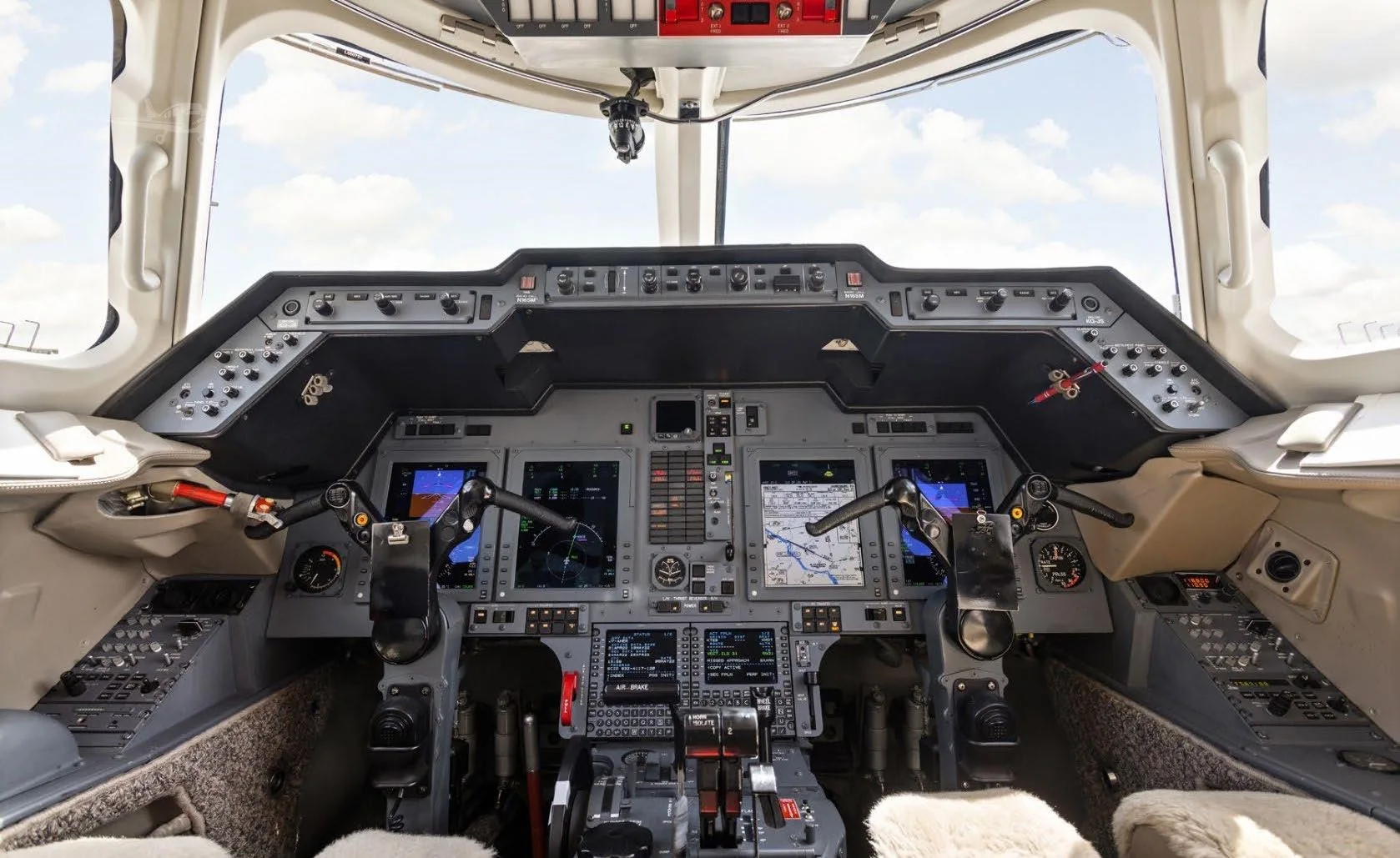 Cockpit and instrument panel of a 2008 HAWKER 900XP.