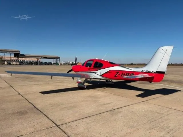 Exterior view of a 2019 CIRRUS SR22-G6, Z-HBW.