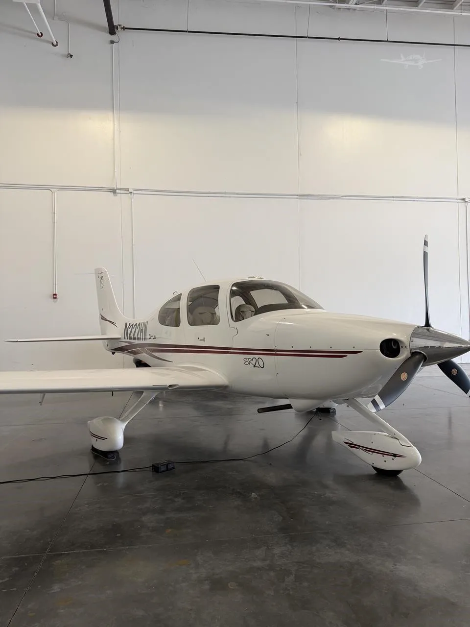 Exterior view of a 2001 CIRRUS SR20, N222HW.