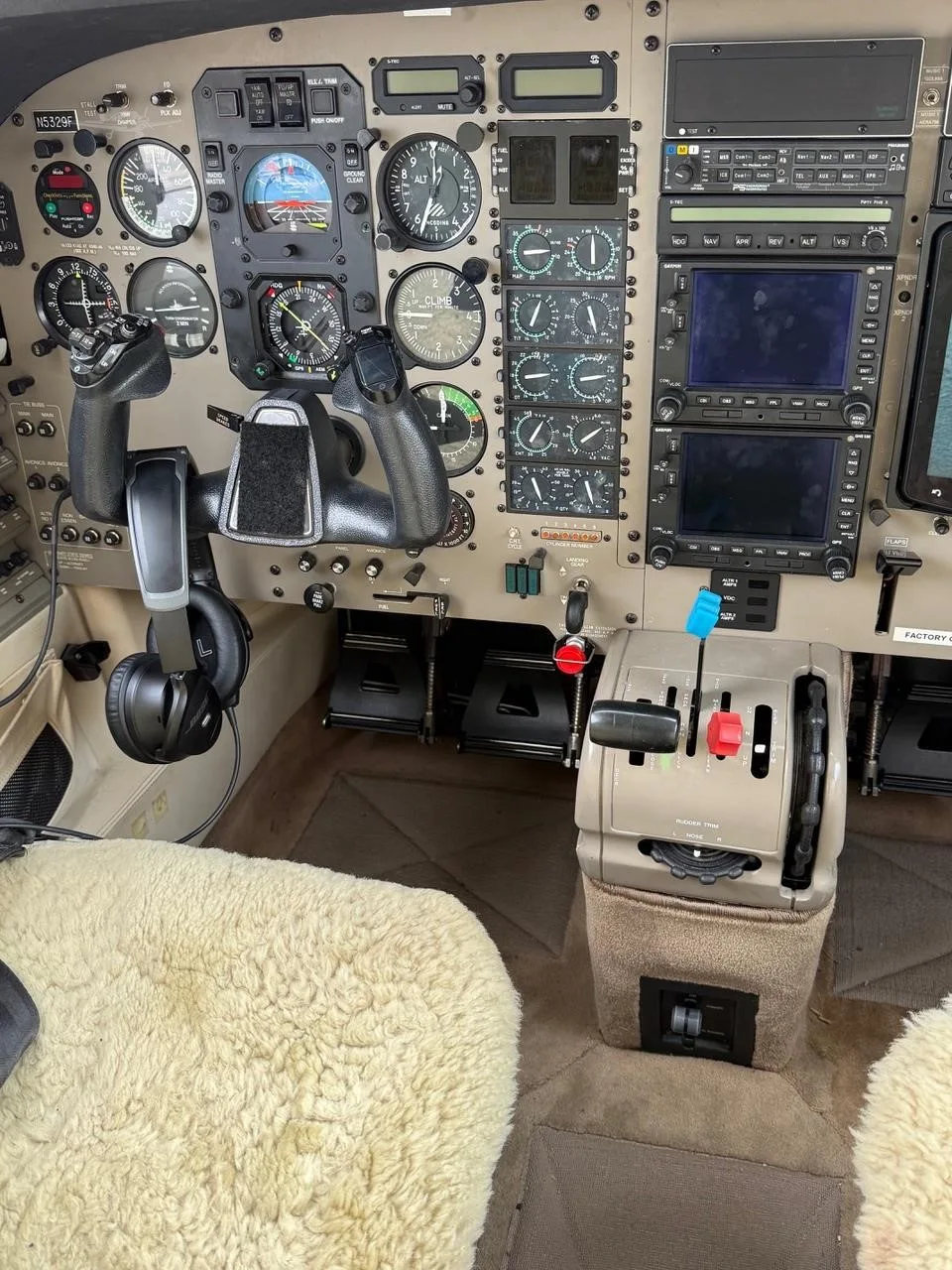 Cockpit and instrument panel of a 2002 PIPER MALIBU MIRAGE.