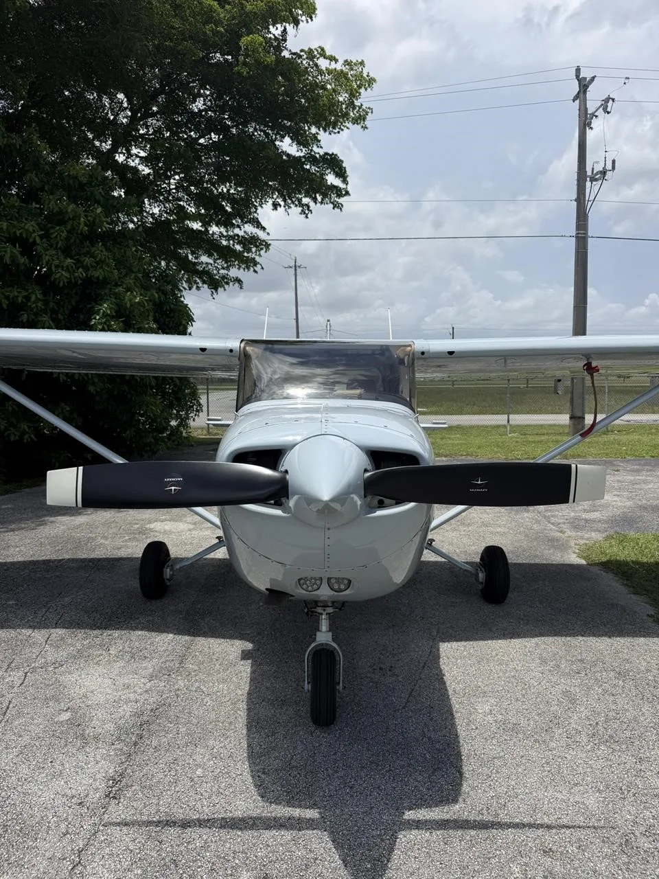 Exterior view of a 1977 CESSNA R172 HAWK XP, N6382K.
