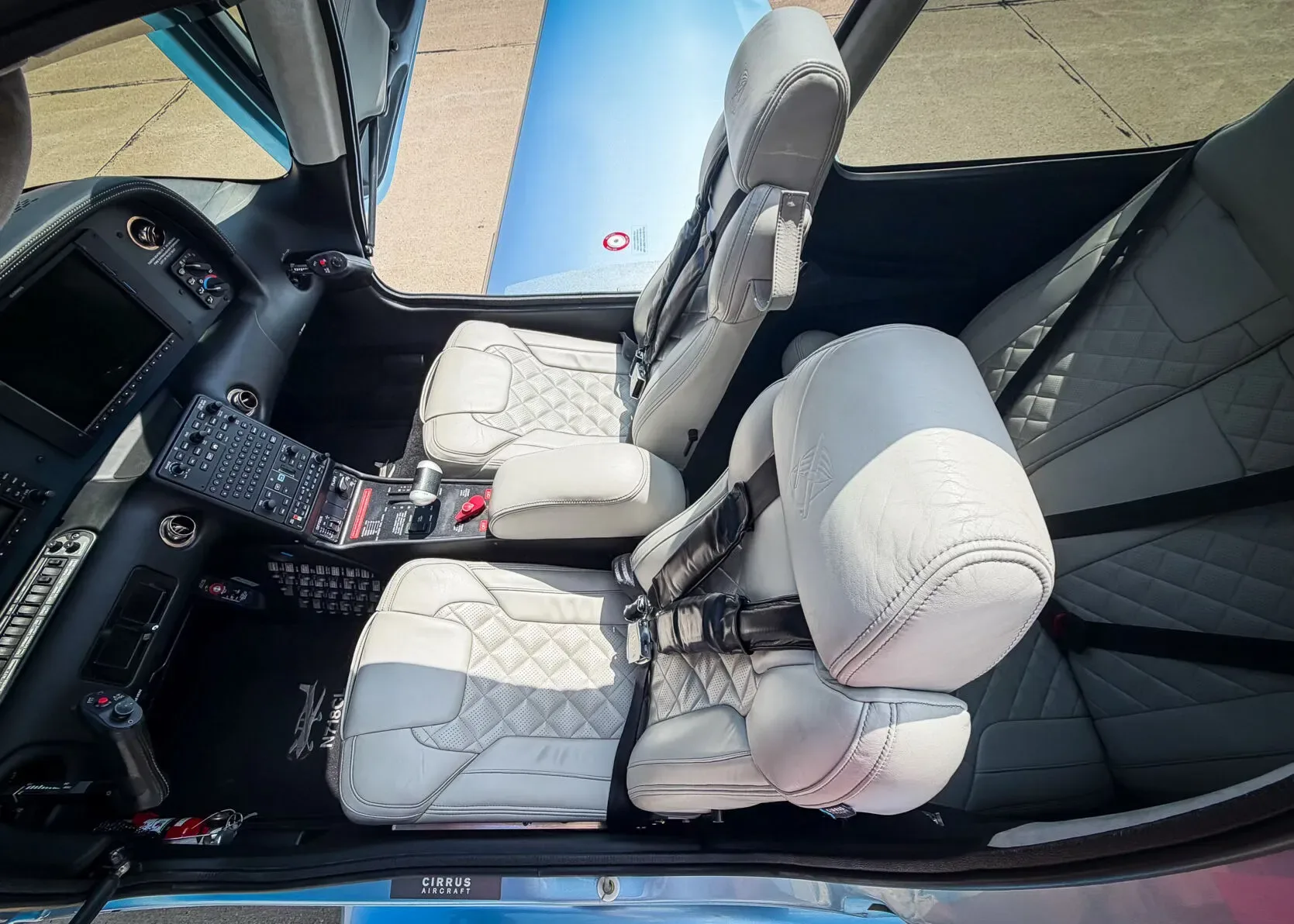 Cockpit and instrument panel of a 2019 Cirrus SR22 G6.