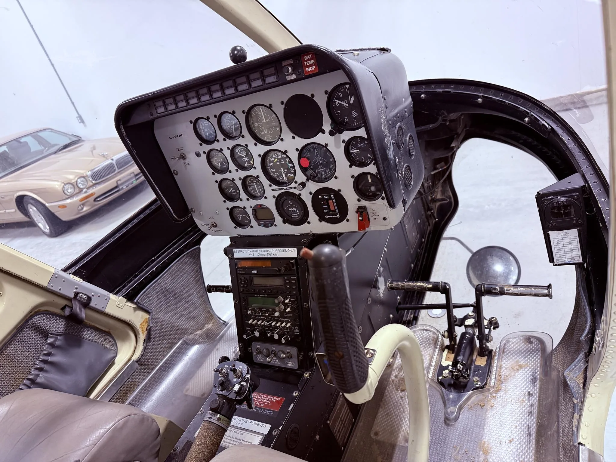 Cockpit and instrument panel of a 1981 BELL 206B.