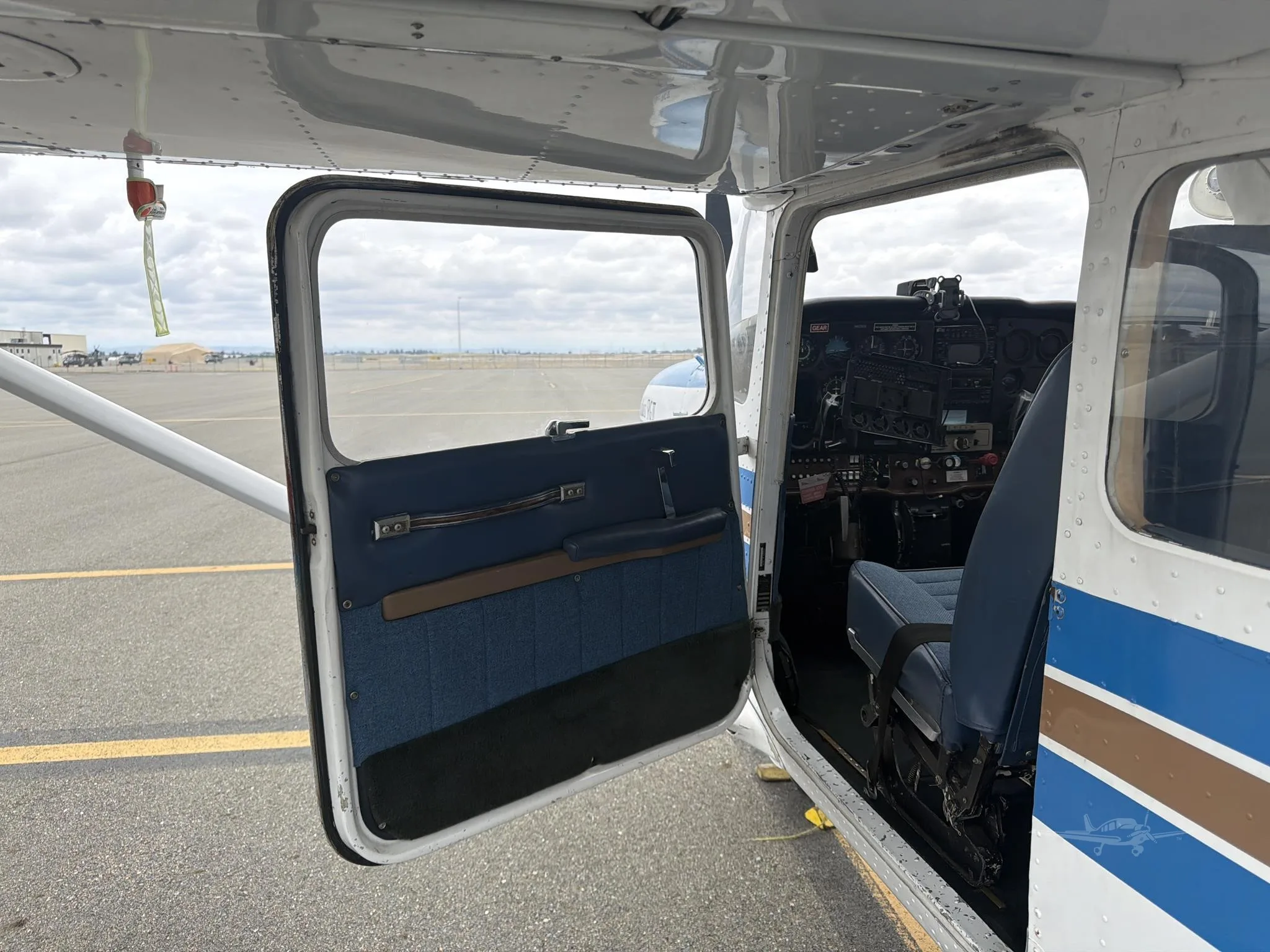 Exterior view of a 1980 CESSNA 172RG CUTLASS, N6280V.