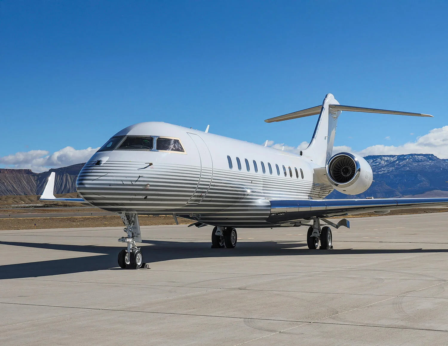 Marketing image of a 2007 Bombardier Global 5000.