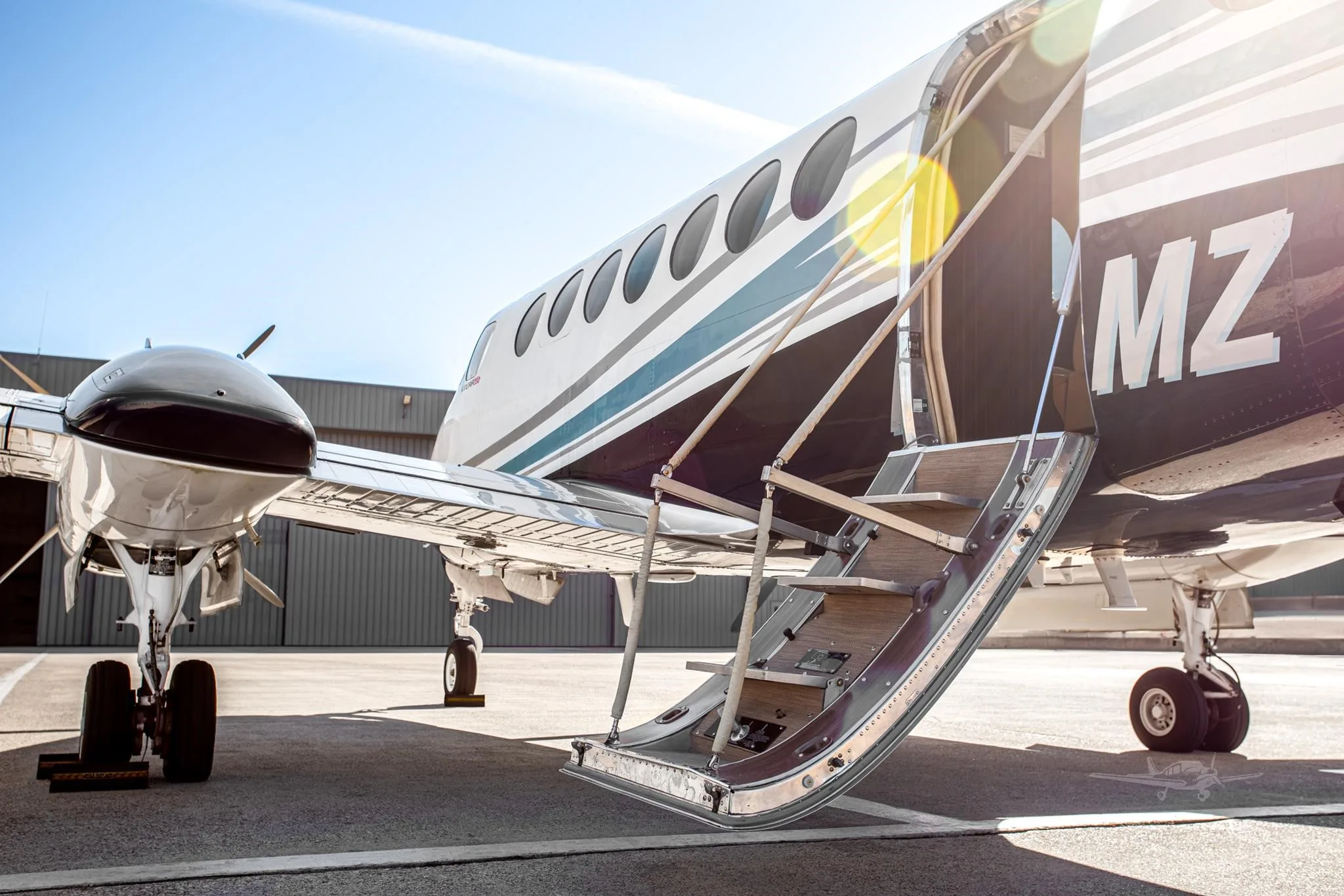 Exterior view of a 1998 BEECHCRAFT KING AIR 350, N111MZ.