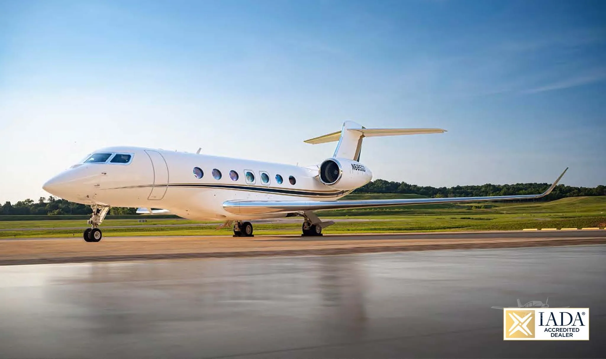 Exterior view of a 2022 GULFSTREAM G600, N685GD.