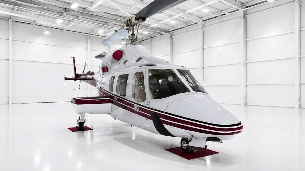 Exterior view of a 1994 BELL 230.
