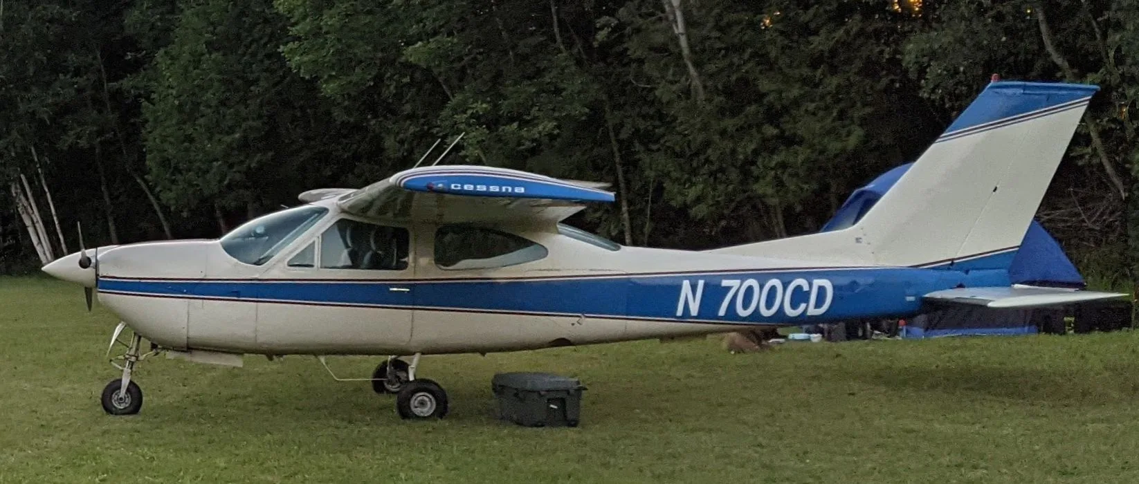 Exterior view of a 1976, N700CD.