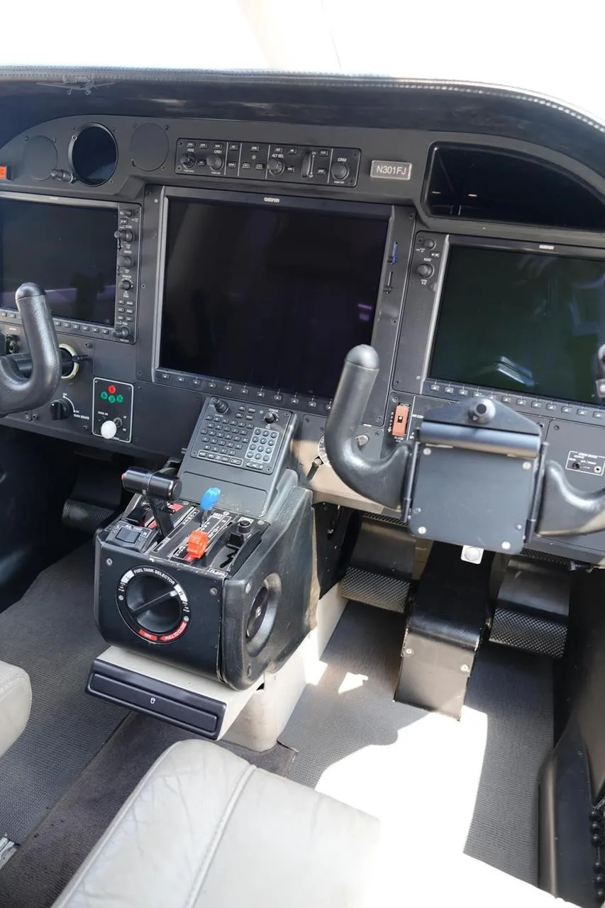 Cockpit and instrument panel of a 2008 DAHER TBM 850.