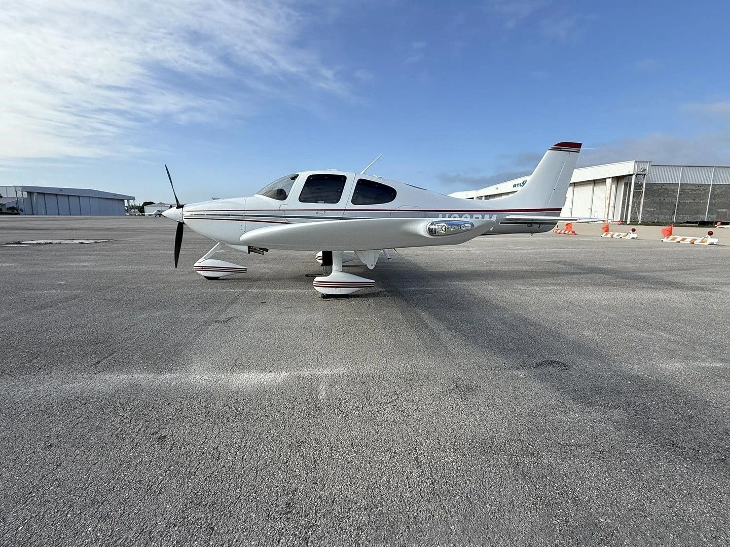 Exterior view of a 2004 Cirrus SR22 G2.