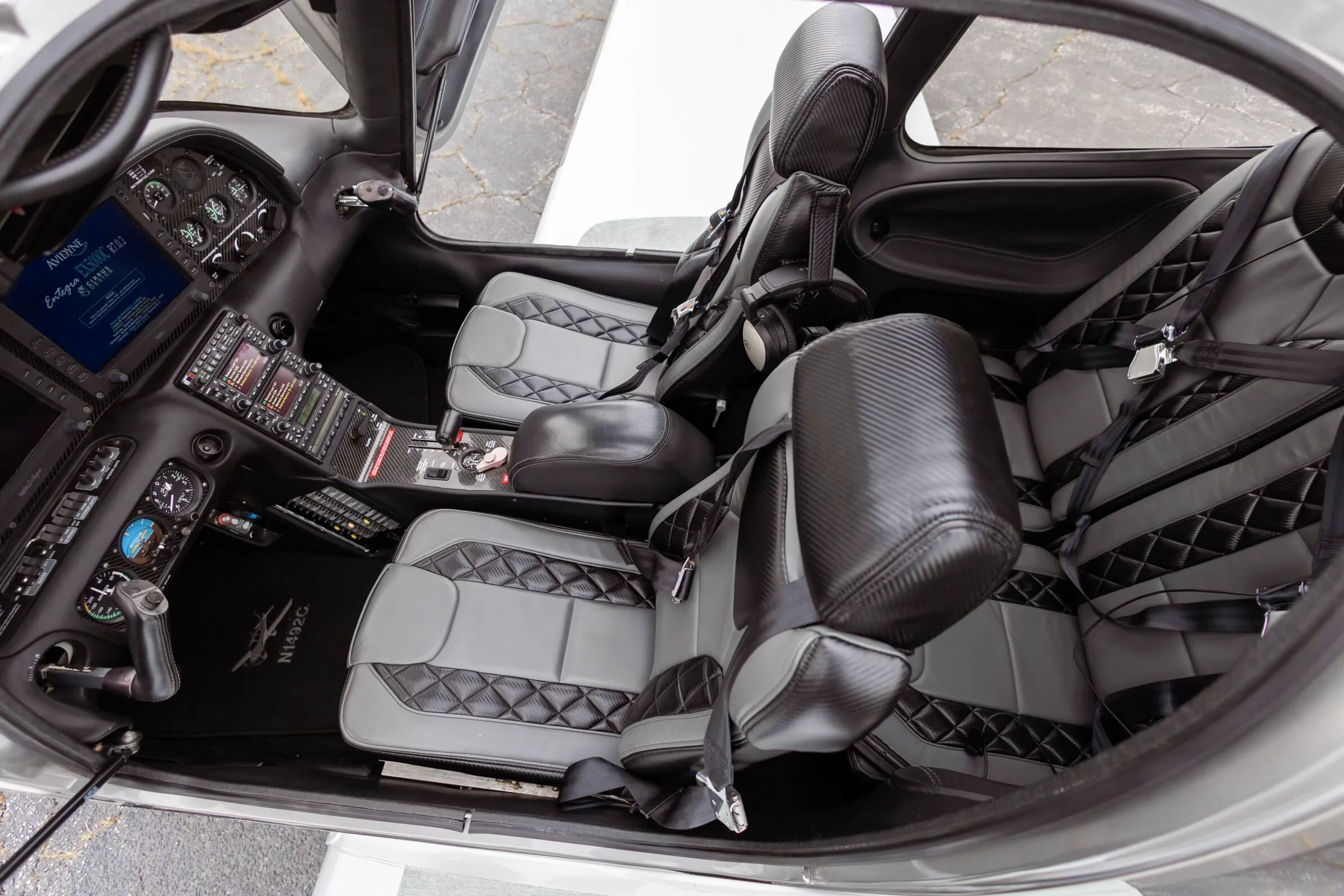 Cabin interior of a 2003 Cirrus SR22 G1.