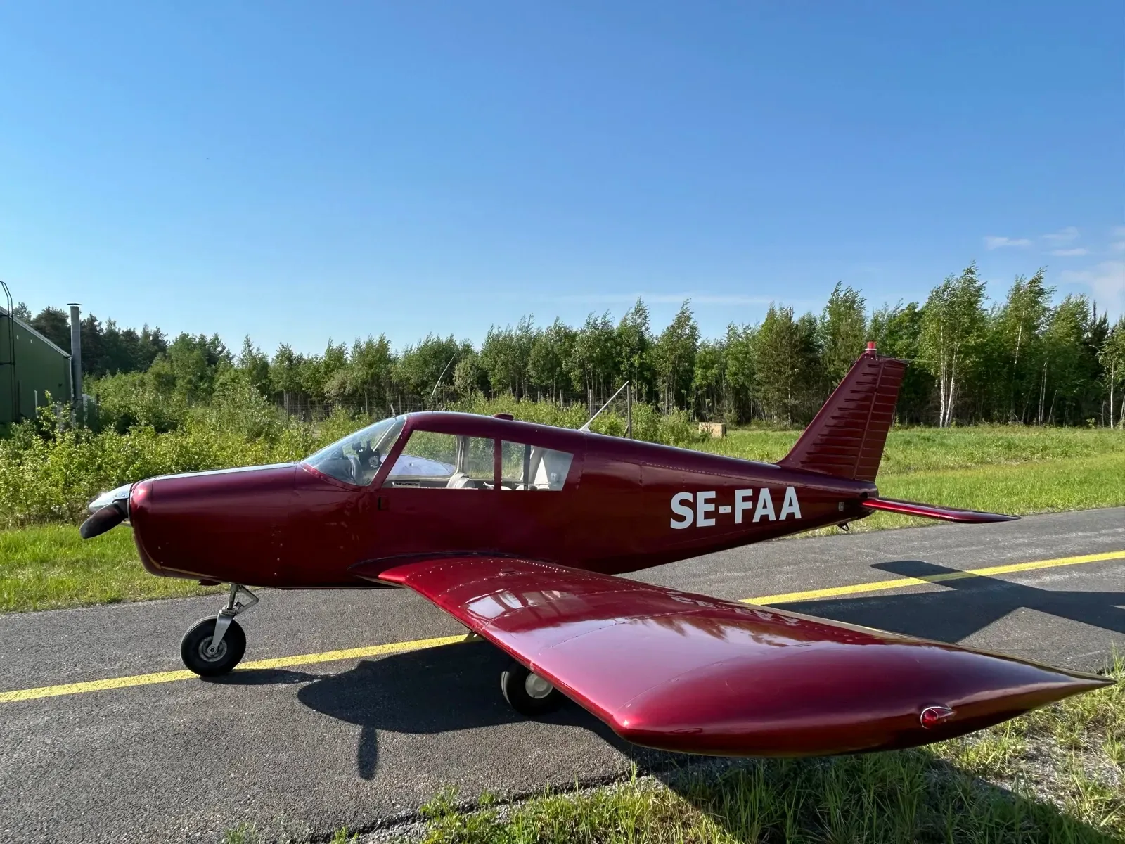 Exterior view of a 1967 Piper PA-28-150 Cherokee, SE-FAA.