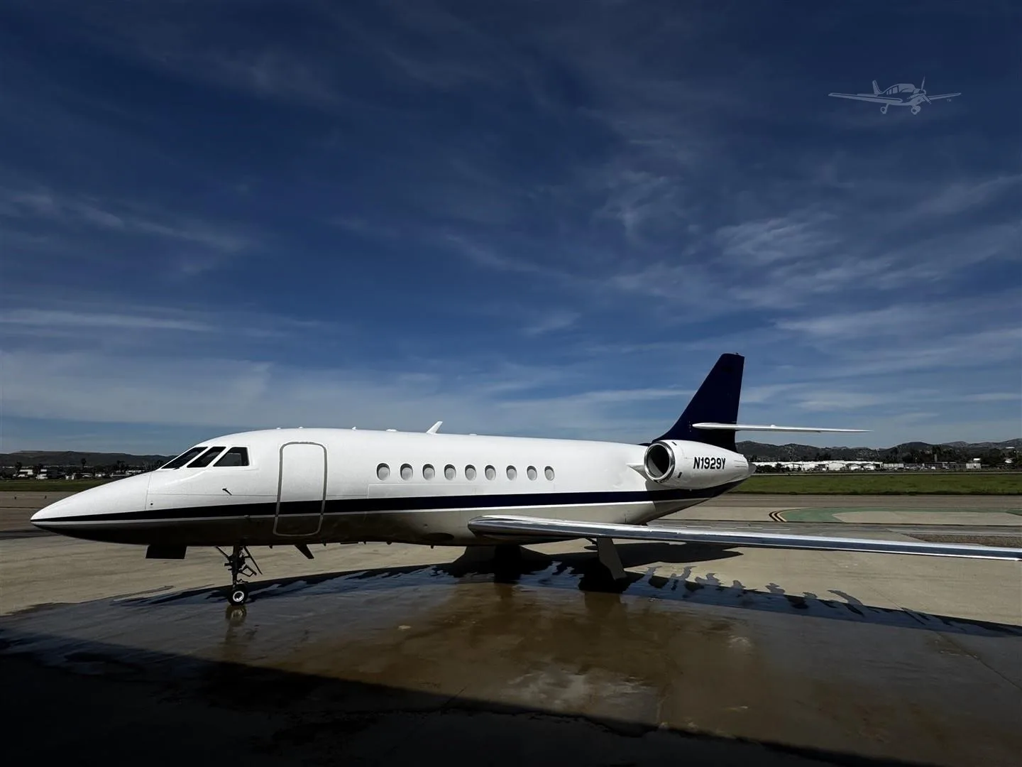 Exterior view of a 1999 DASSAULT FALCON 2000, N1929Y.