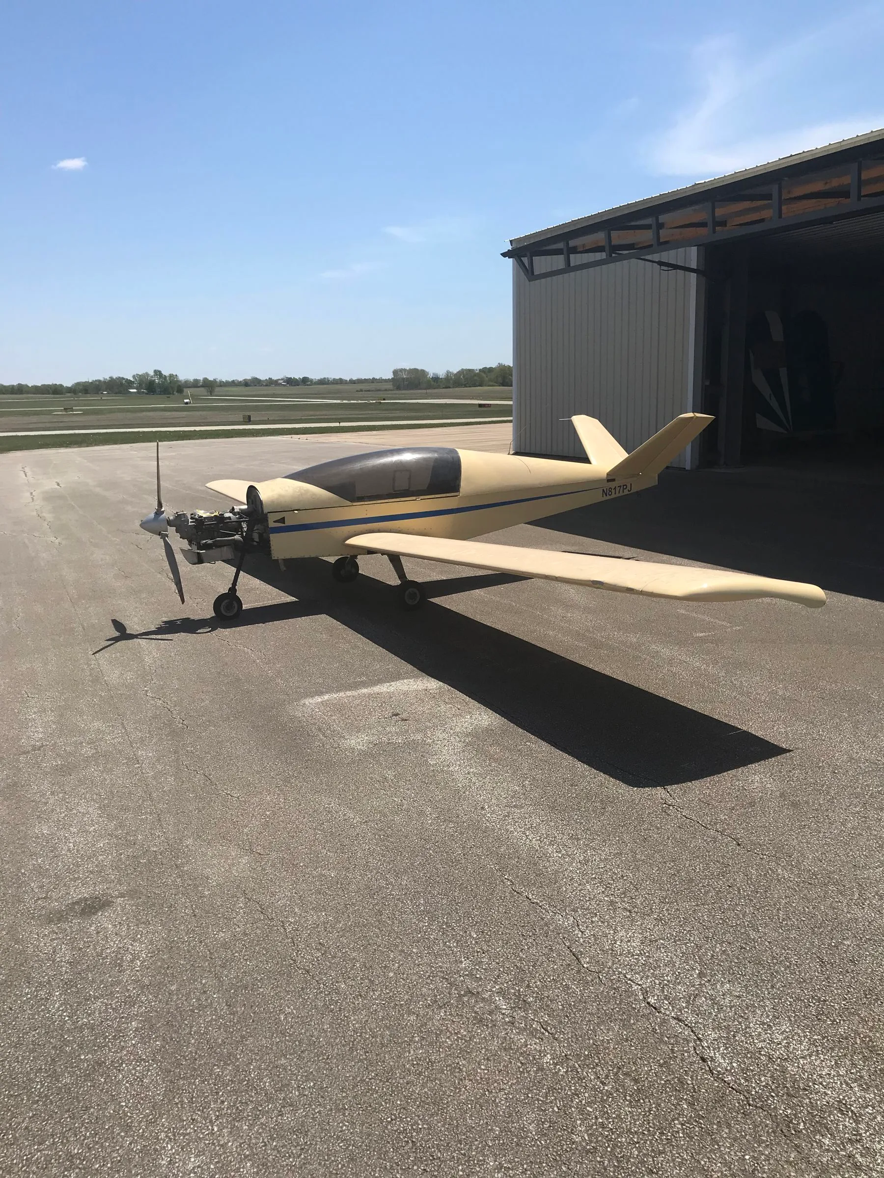 Exterior view of a 2004 Monnett Experimental Moni.
