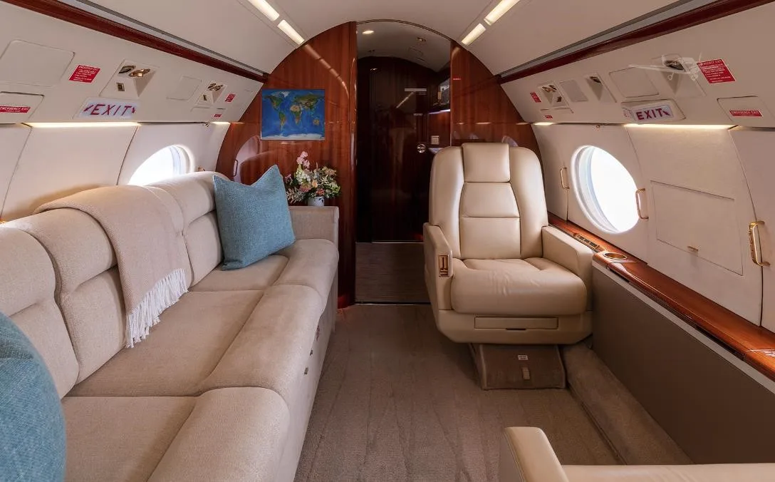 Cabin interior of a 1999 GULFSTREAM GIVSP.
