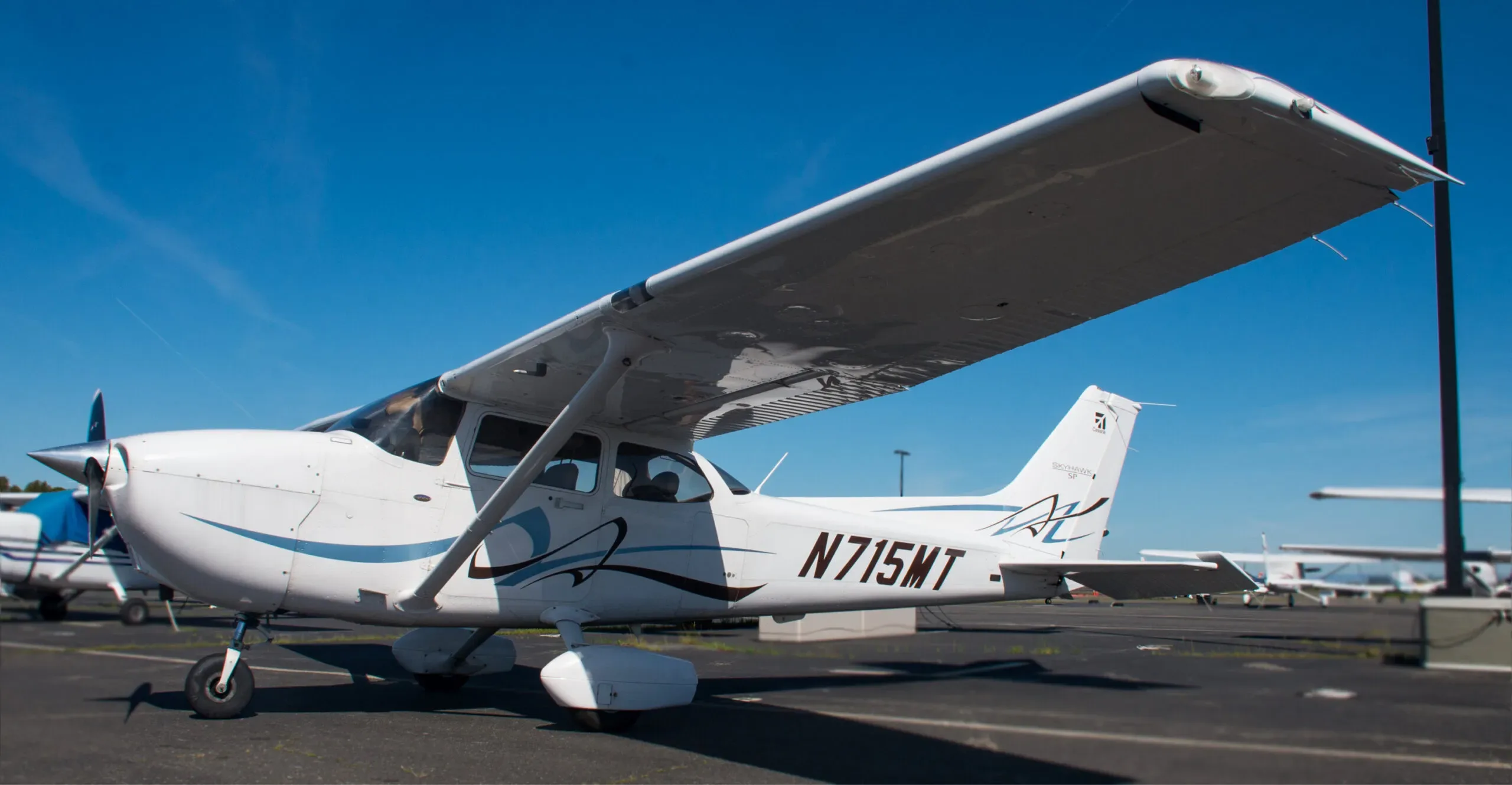 Cockpit and instrument panel of a 2008 Cessna Skyhawk 172SP.