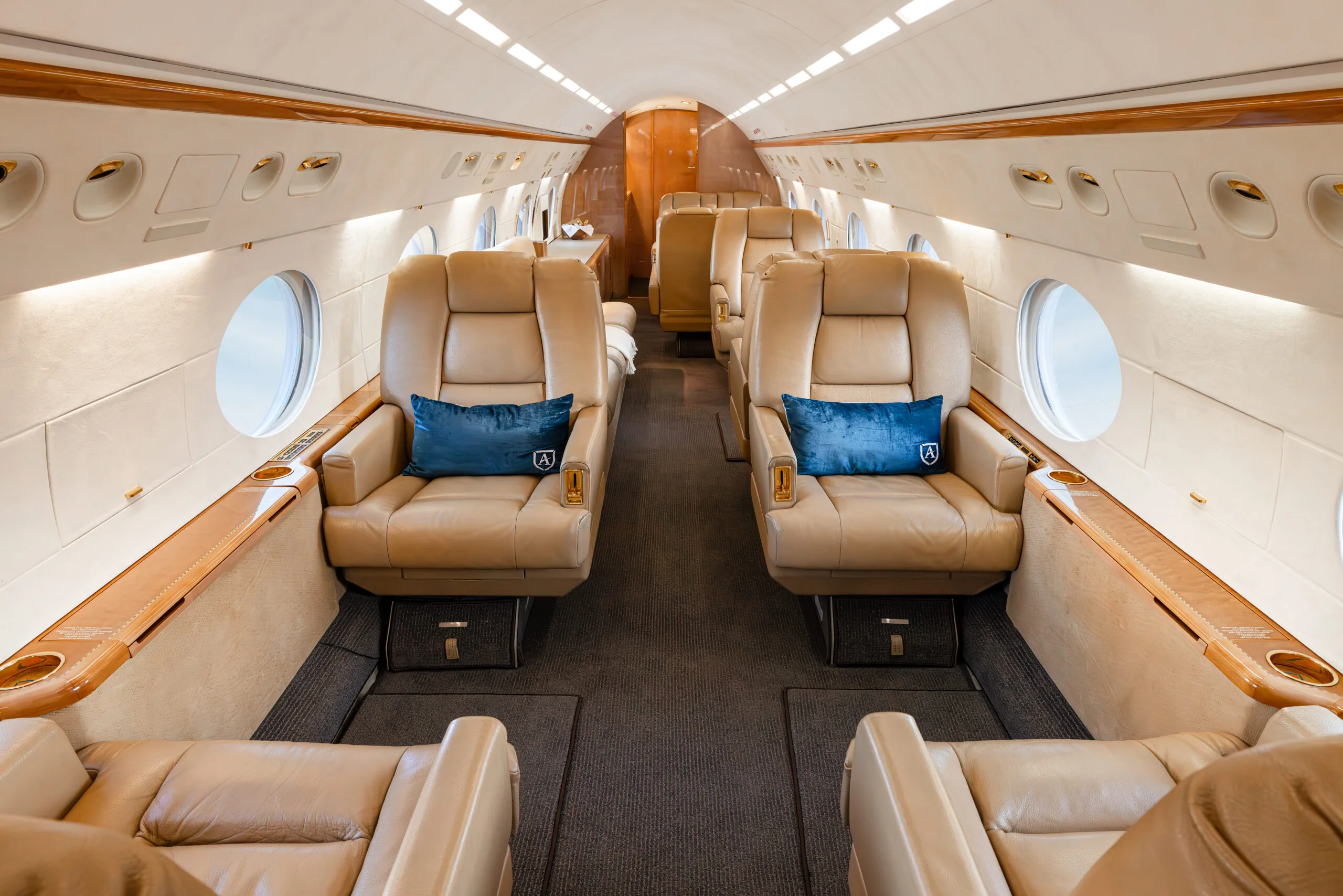 Cabin interior of a Gulfstream giv sp n371fp.