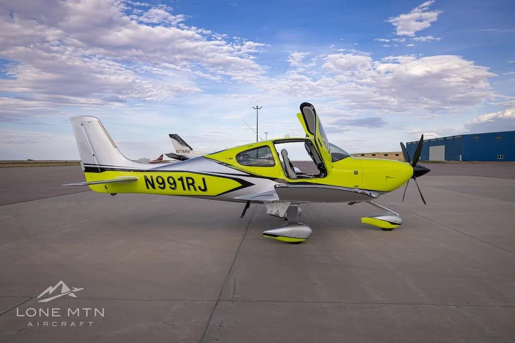 Exterior view of a 2024 Cirrus SR22T G7.