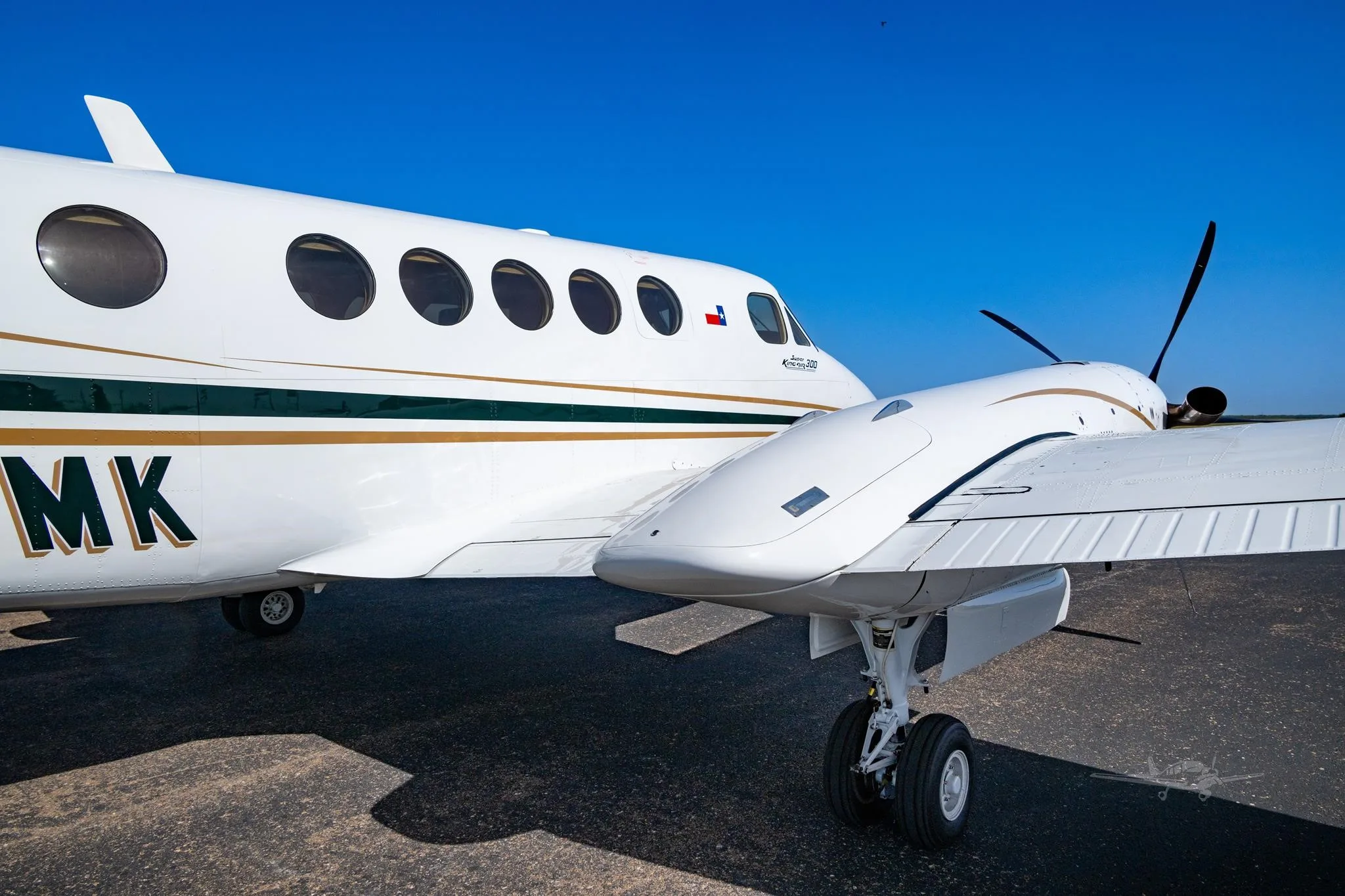 Exterior view of a 1984 BEECHCRAFT KING AIR 300, N135MK.