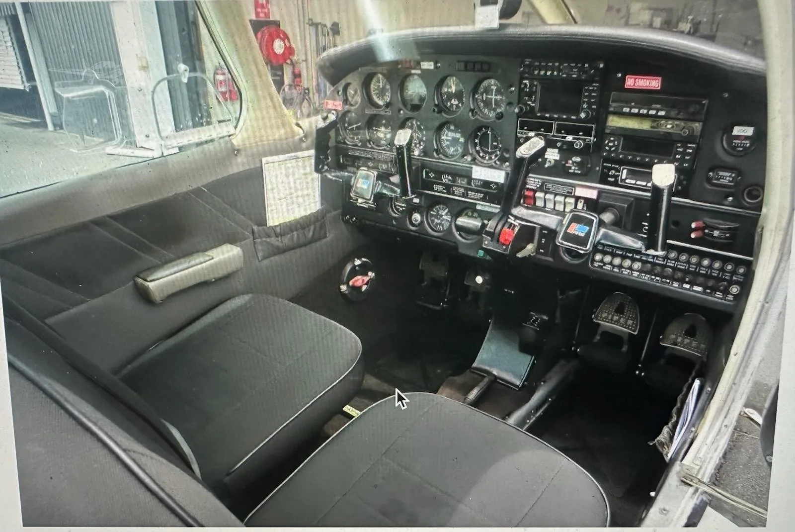 Cockpit and instrument panel of a 1977 PIPER ARROW III.