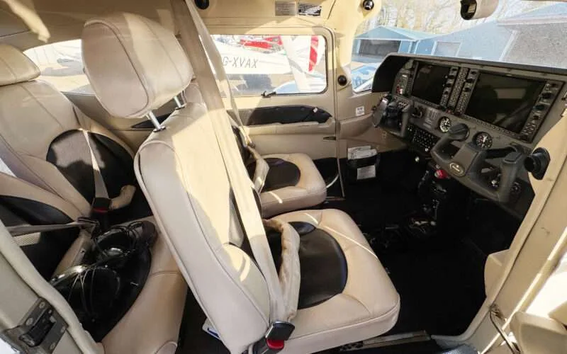 Cockpit and instrument panel of a 2011 Cessna 182-T Skylane.