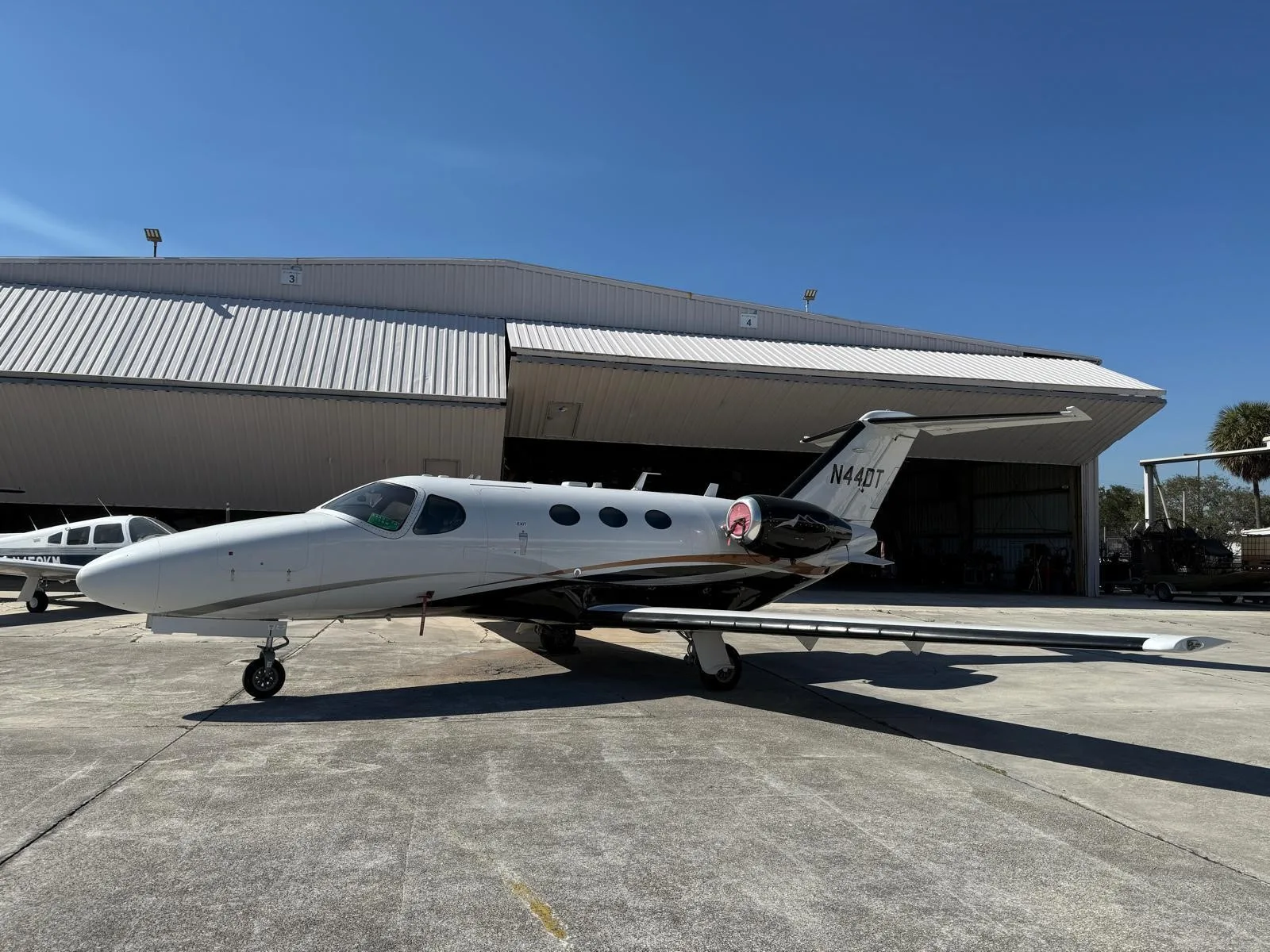 Exterior view of a 2011 CESSNA CITATION MUSTANG.