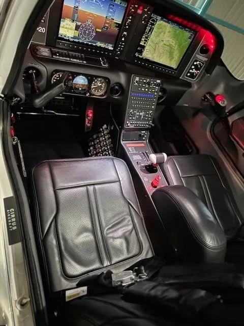 Cockpit and instrument panel of a 2020 CIRRUS SR20-G6.
