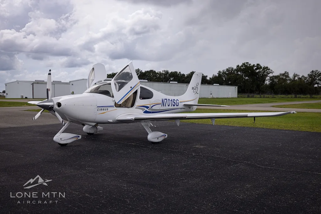 Exterior view of a 2004 Cirrus SR22 G2 GTS, N701SG.