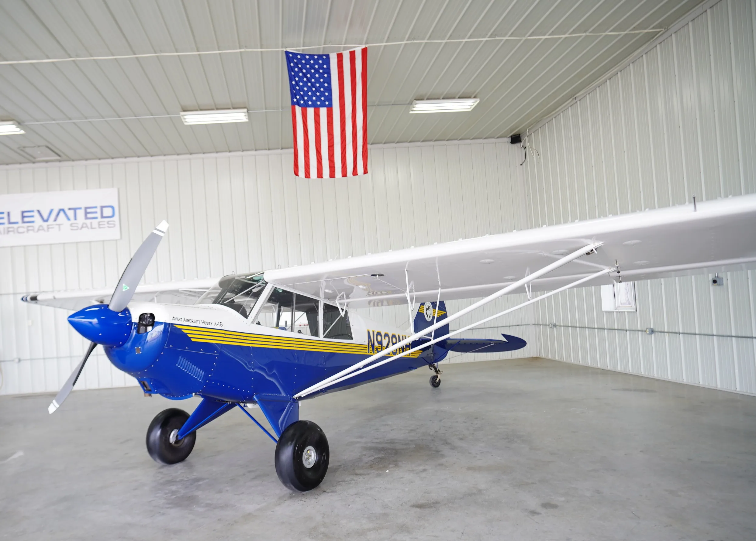 Exterior view of a 2007 Aviat Husky, N928NH.