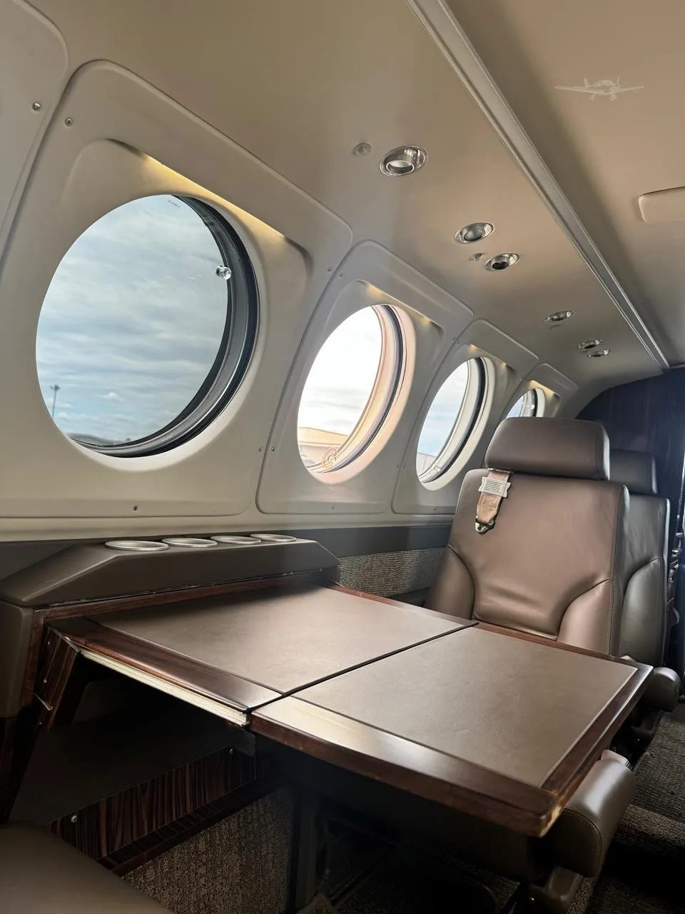 Cabin interior of a 1977 BEECHCRAFT KING AIR 200.