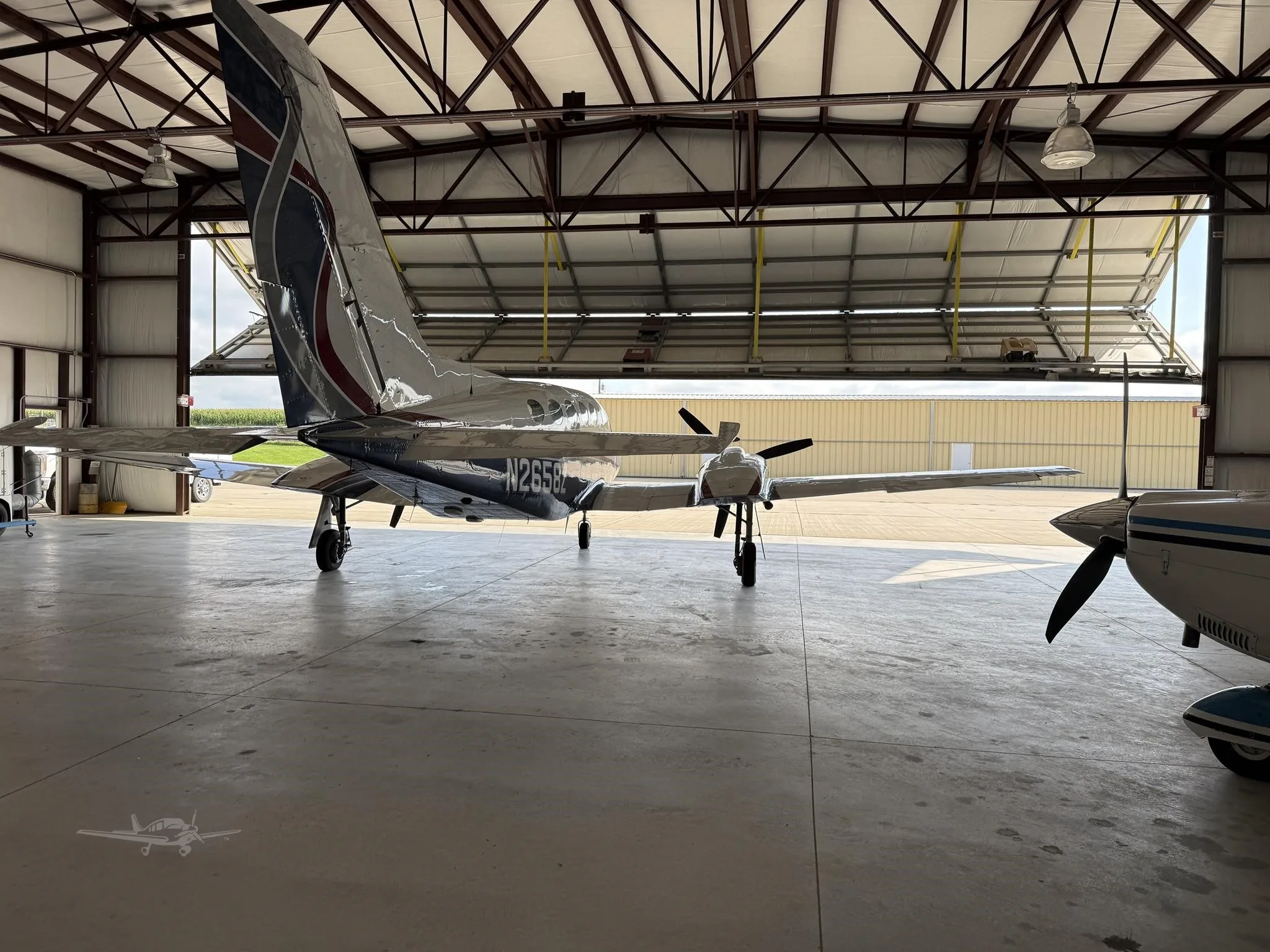 Exterior view of a CESSNA 421C, N2658Z.