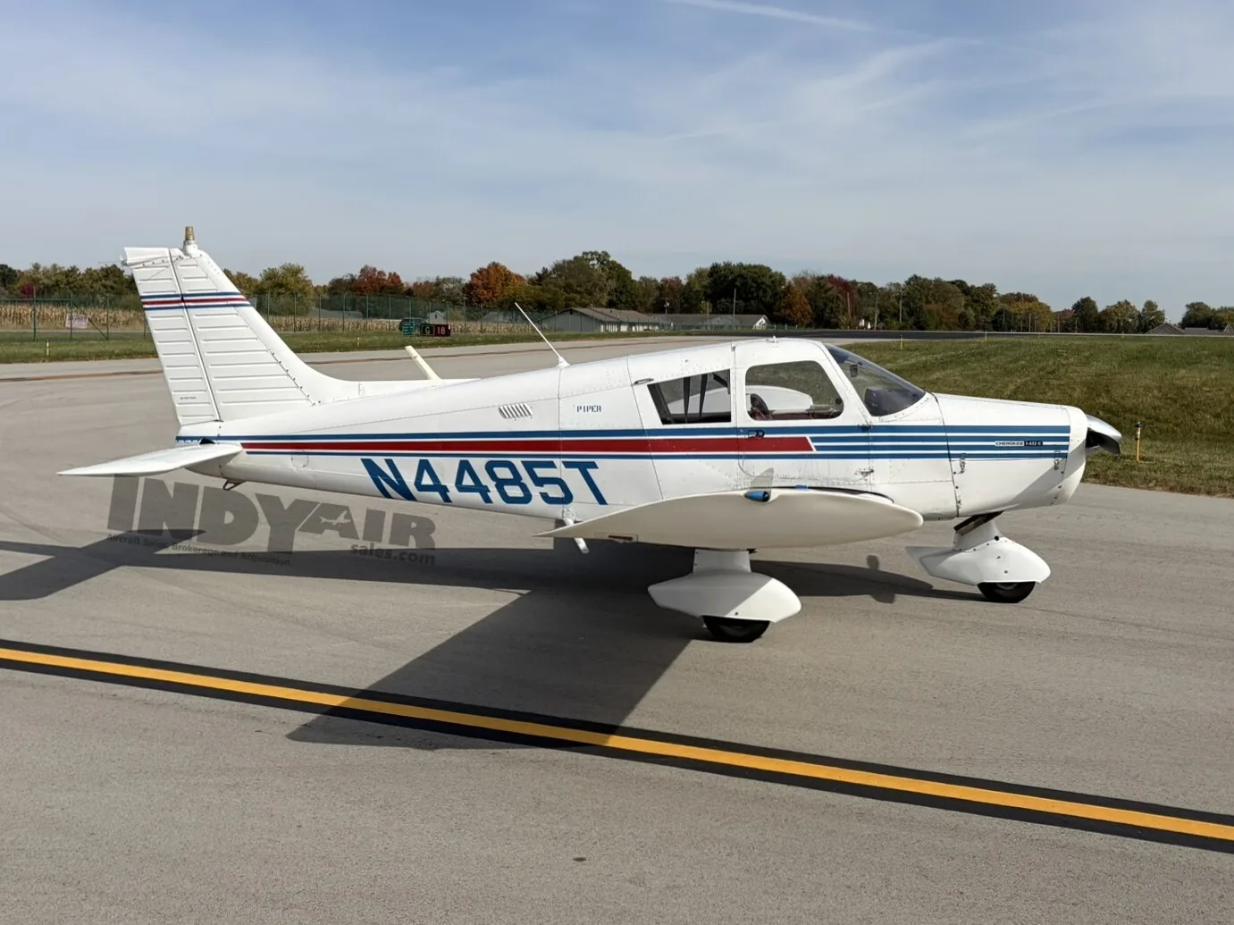 Exterior view of a 1972 Piper Cherokee, N4485T.
