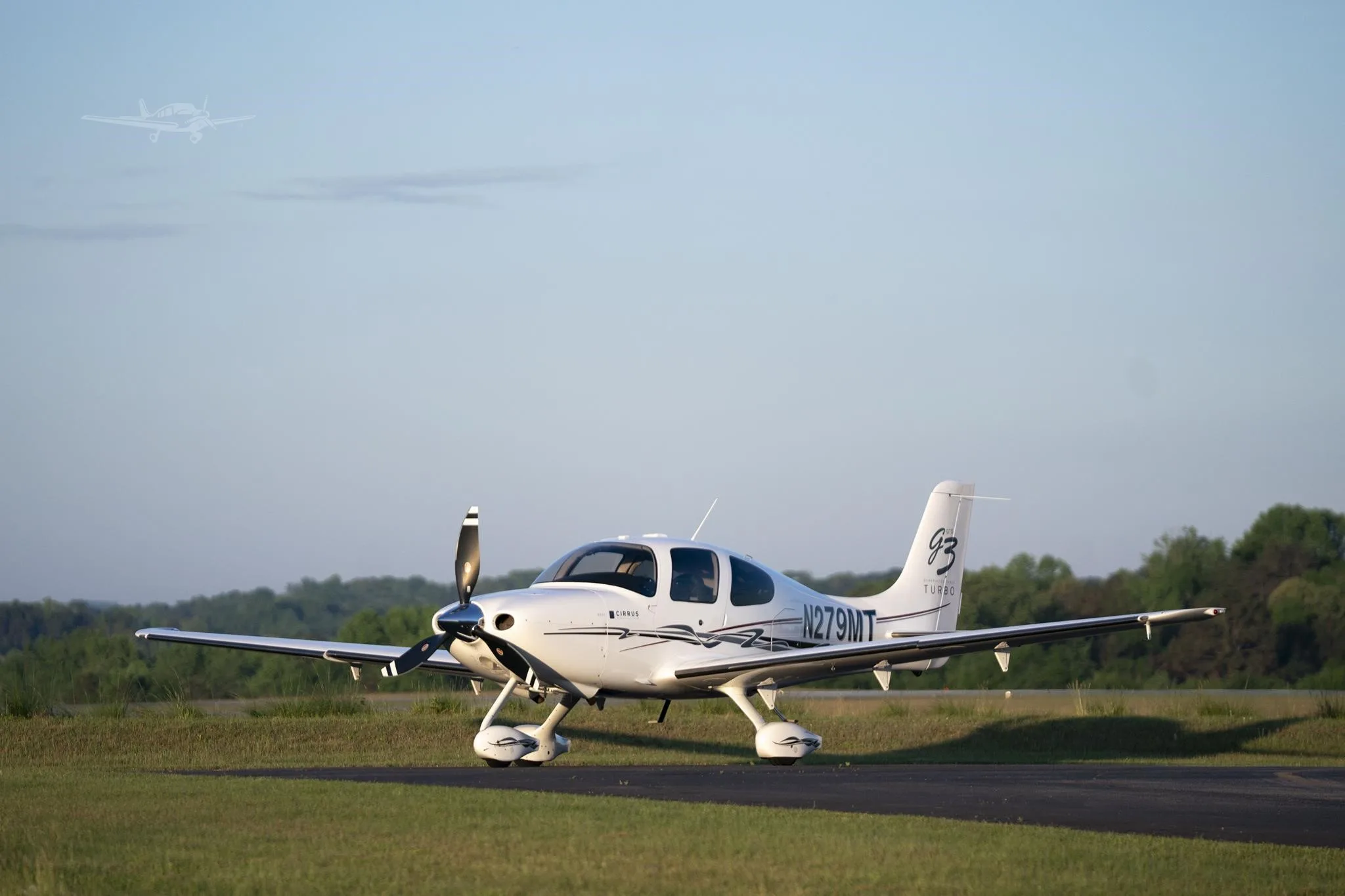 Exterior view of a 2007 CIRRUS SR22-G3 TURBO, N279MT.