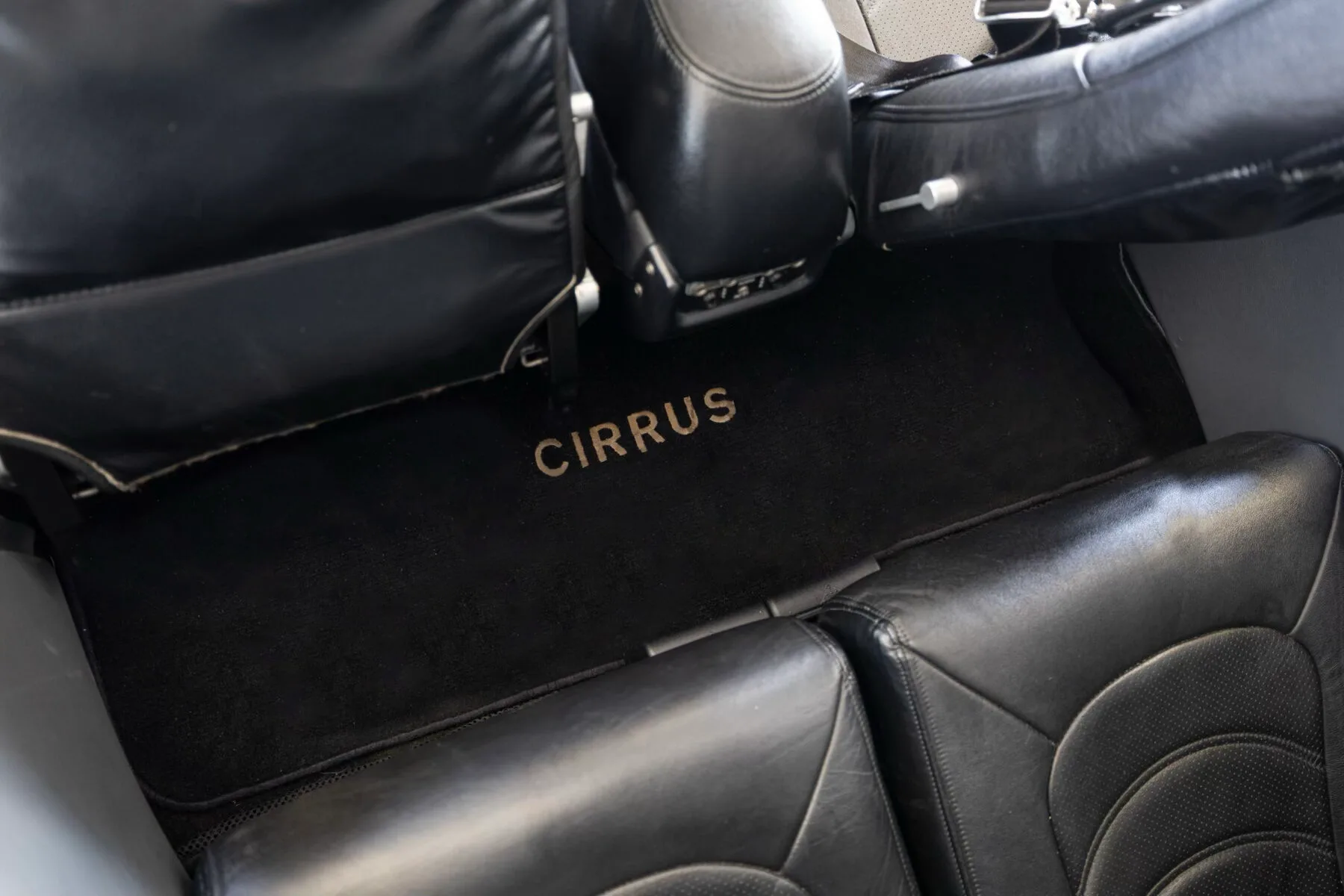 Cabin interior of a 2005 Cirrus SR22-G2 GTS.