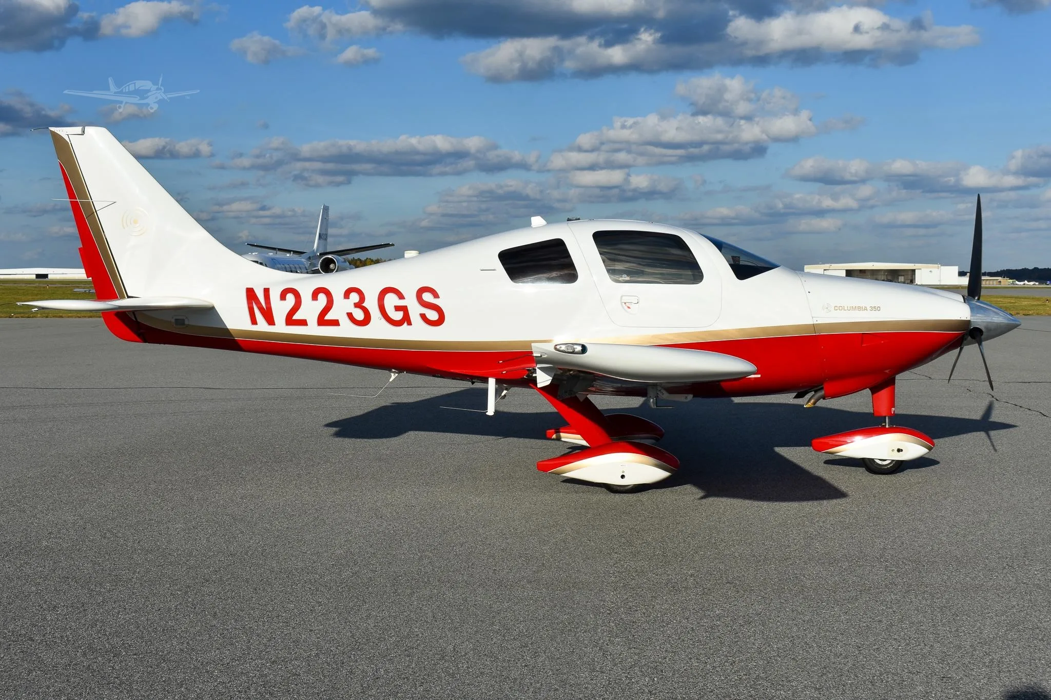 Exterior view of a 2007 COLUMBIA 350SL, N223GS.