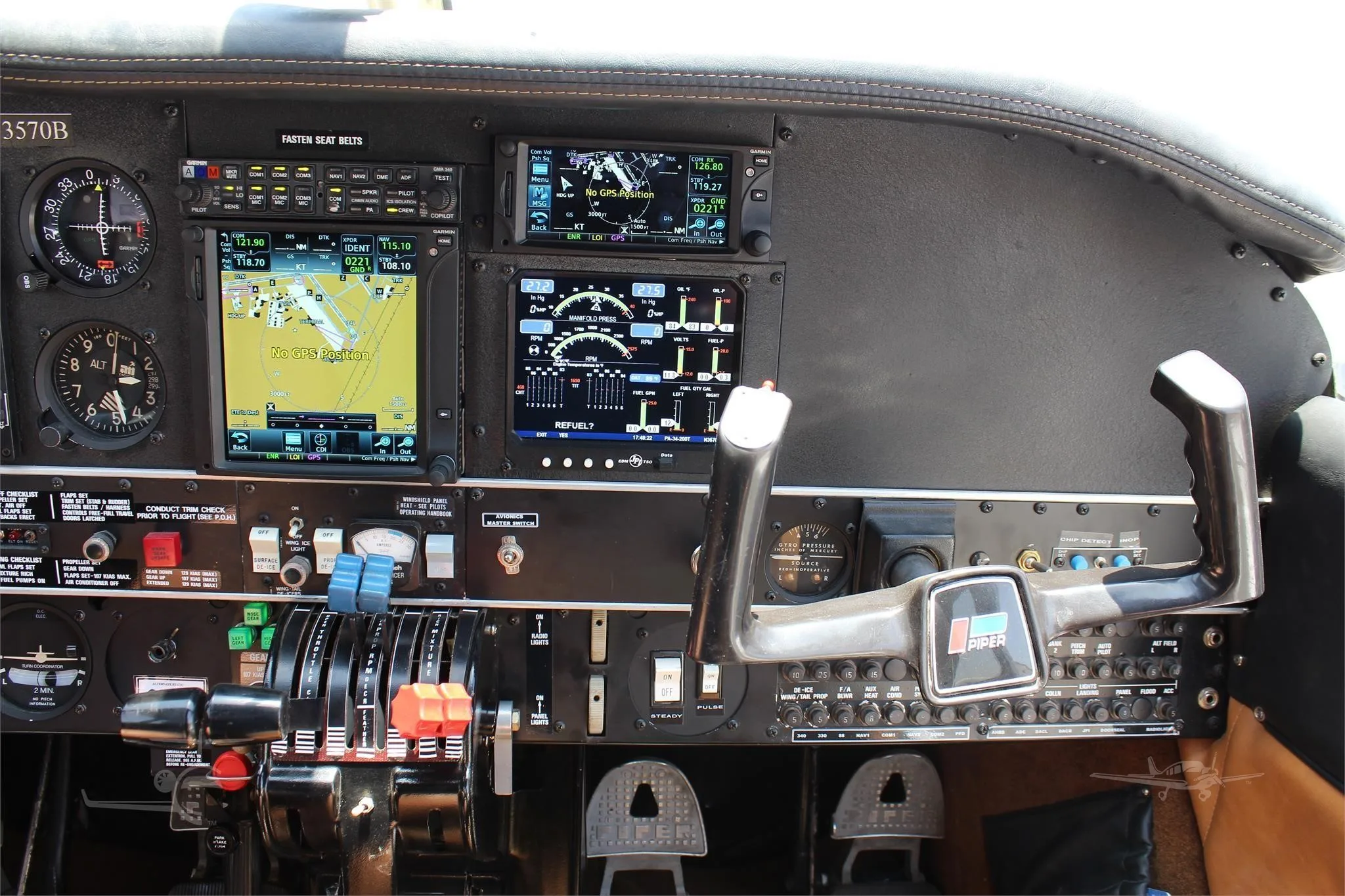 Cockpit and instrument panel of a 1980 PIPER SENECA II.