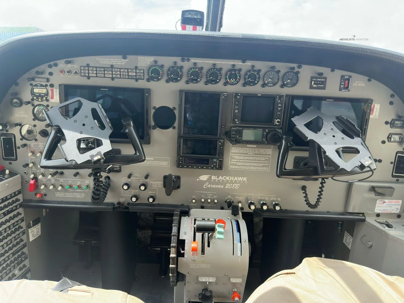 Cockpit and instrument panel of a 1995 CESSNA CARAVAN 208B GRAND.