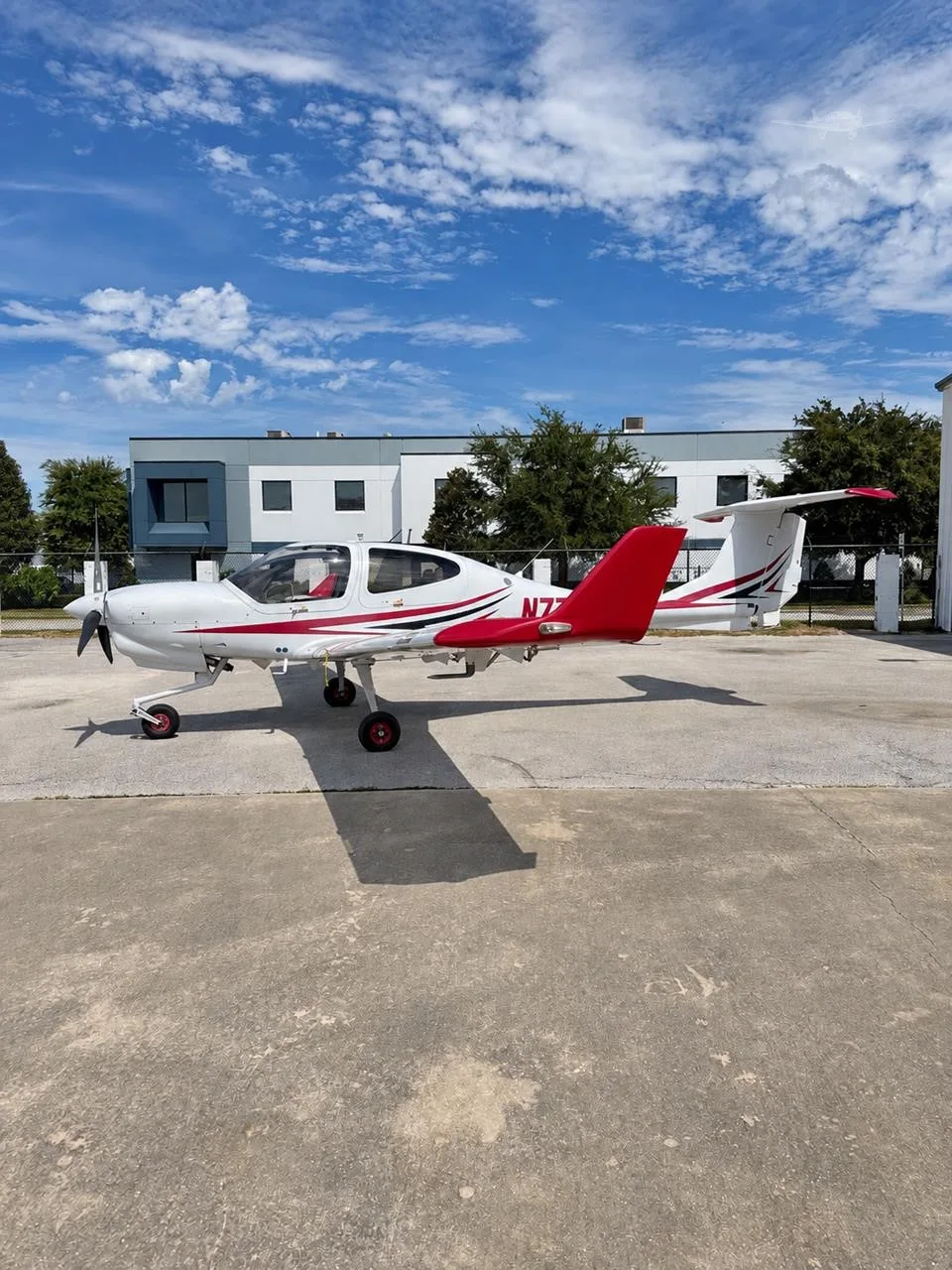 Exterior view of a 2023 DIAMOND DA40 NG, N779RA.