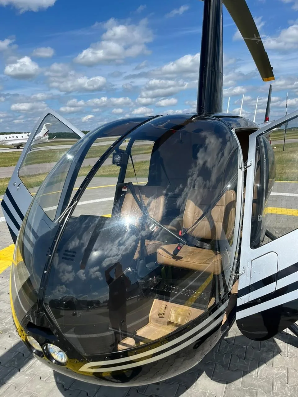 Cockpit and instrument panel of a 2009 ROBINSON R44 RAVEN II.