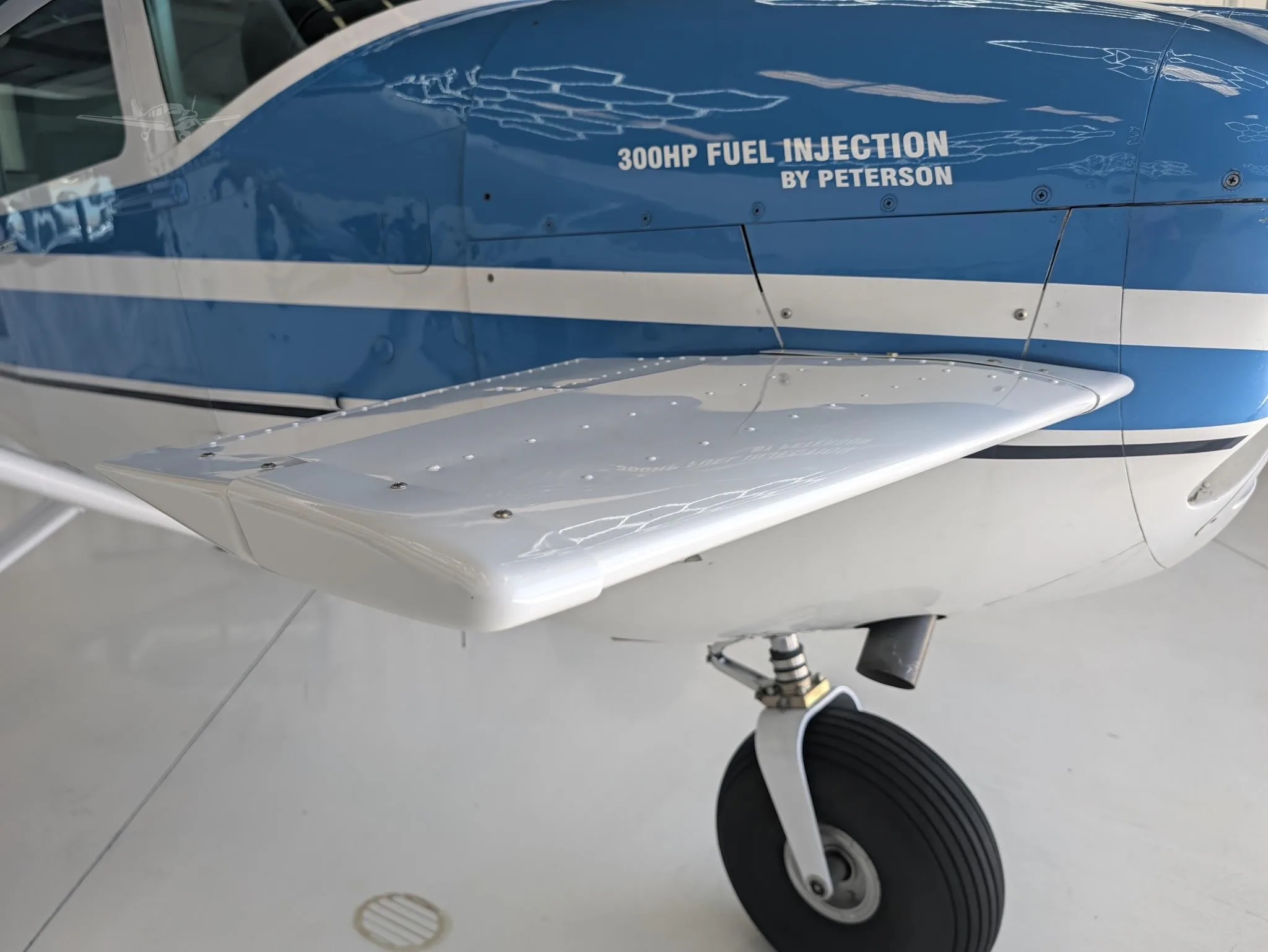 Engine detail of a CESSNA 182 SKYLANE.