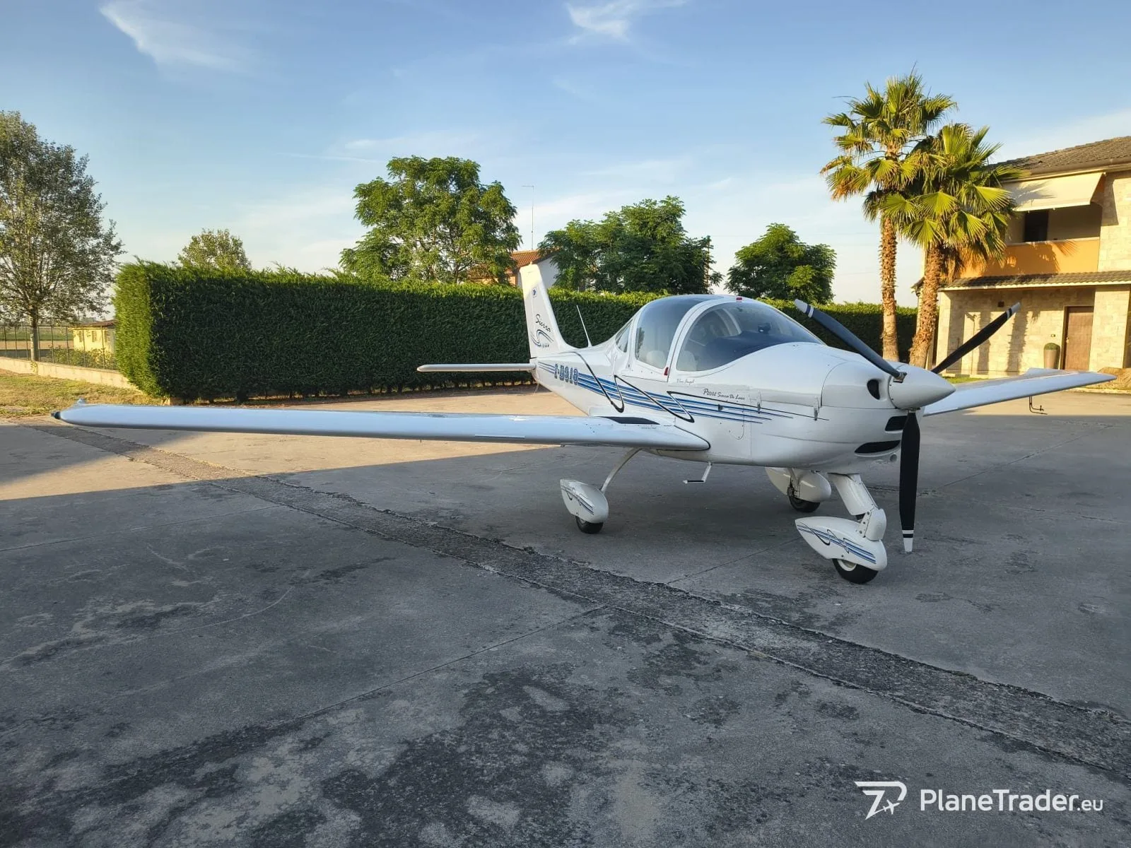Exterior view of a 2009 Tecnam P2002 SIERRA DE LUXE.