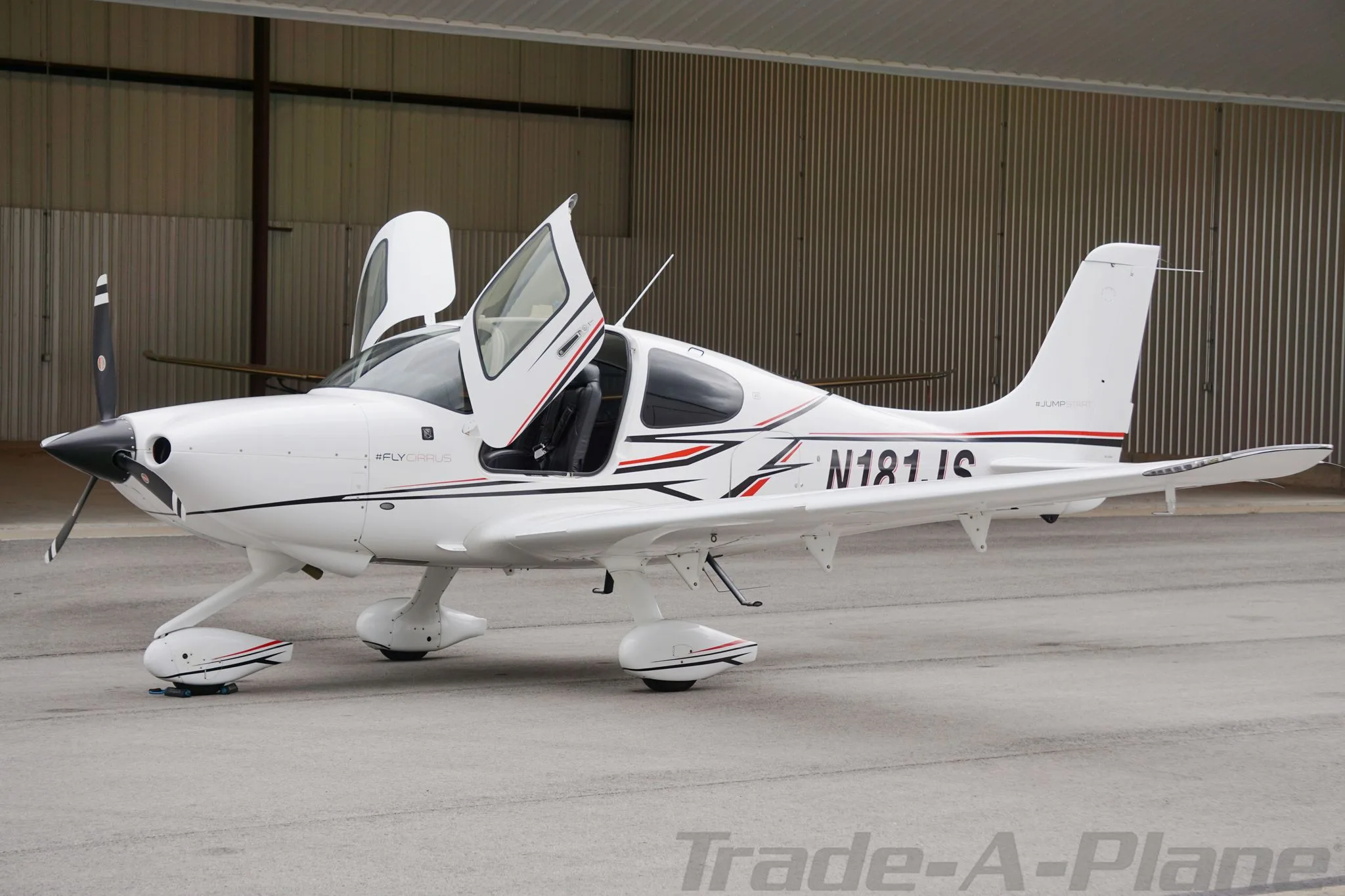 Exterior view of a 2023 CIRRUS SR20-G6, N181JS.