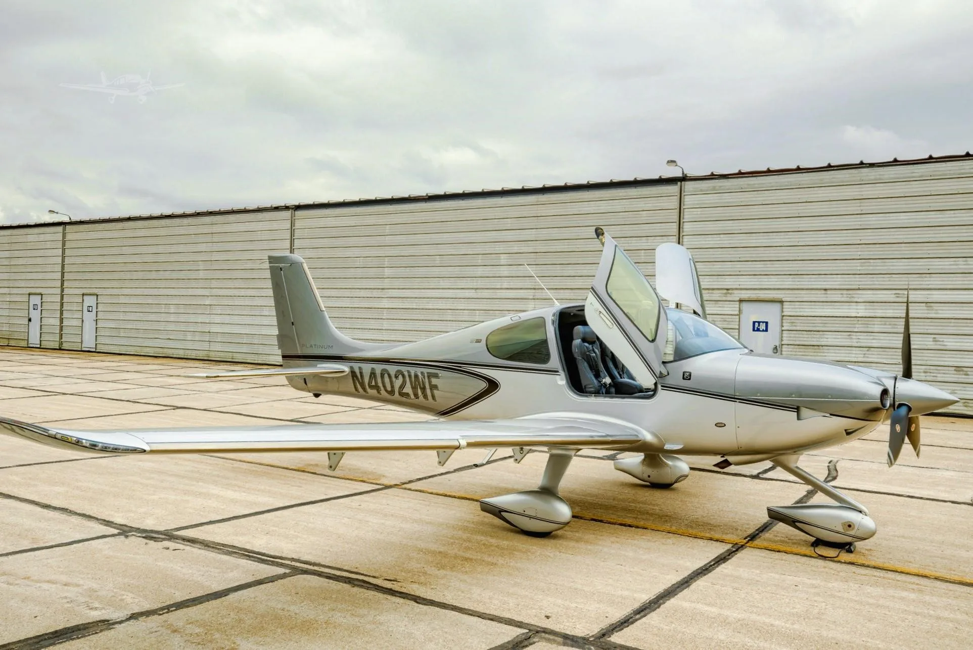 Exterior view of a 2022 CIRRUS SR22-G6 TURBO, N402WF.