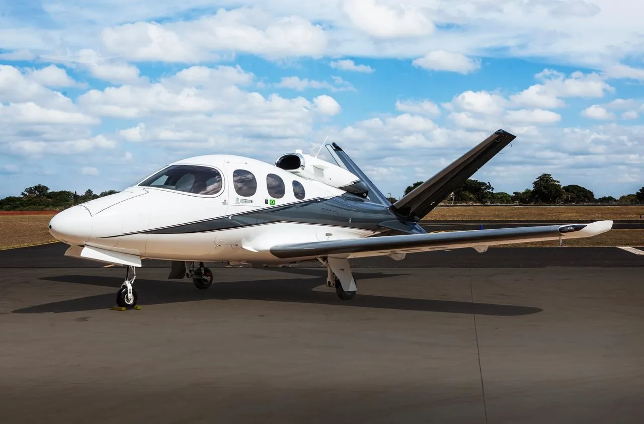 Exterior view of a 2021 CIRRUS VISION SF50-G2+.