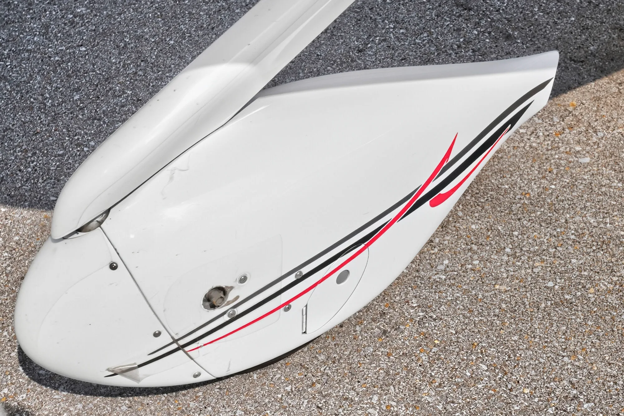 Exterior view of a 2014 Cirrus SR22 G5, N424X.