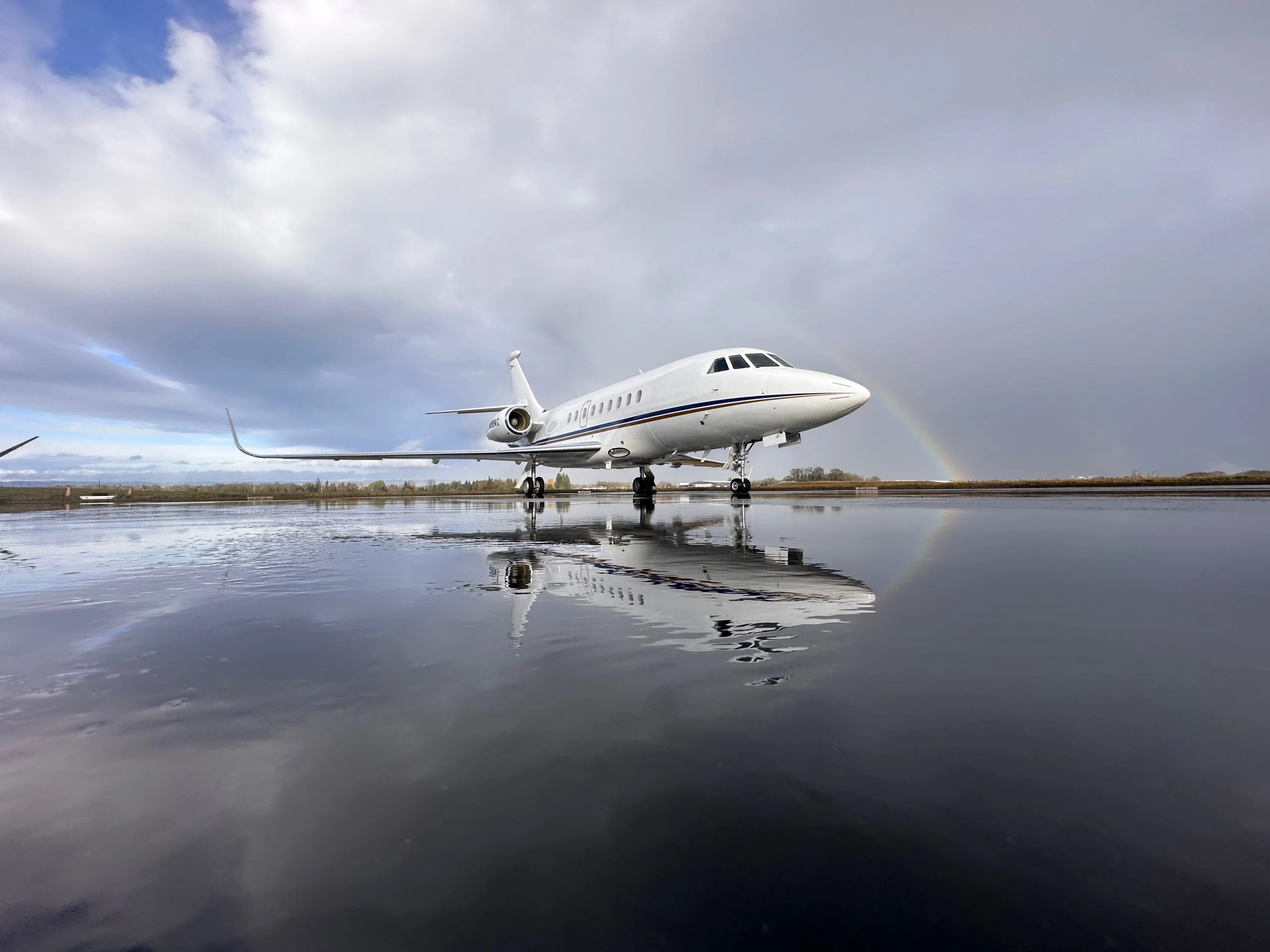Marketing image of a 1990 Dassault Falcon 900B 0072.