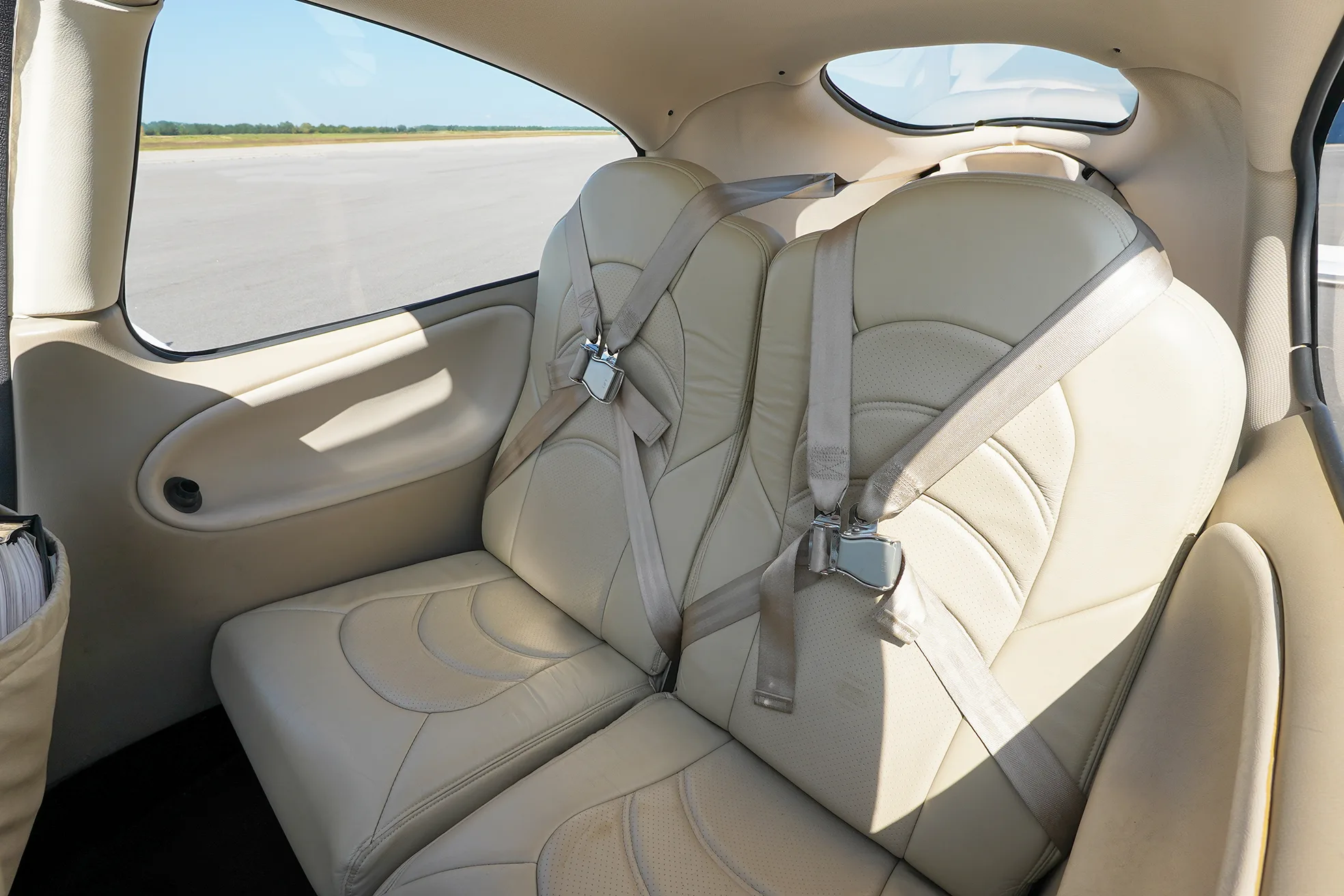 Cabin interior of a 2005 Cirrus SR22 G2.