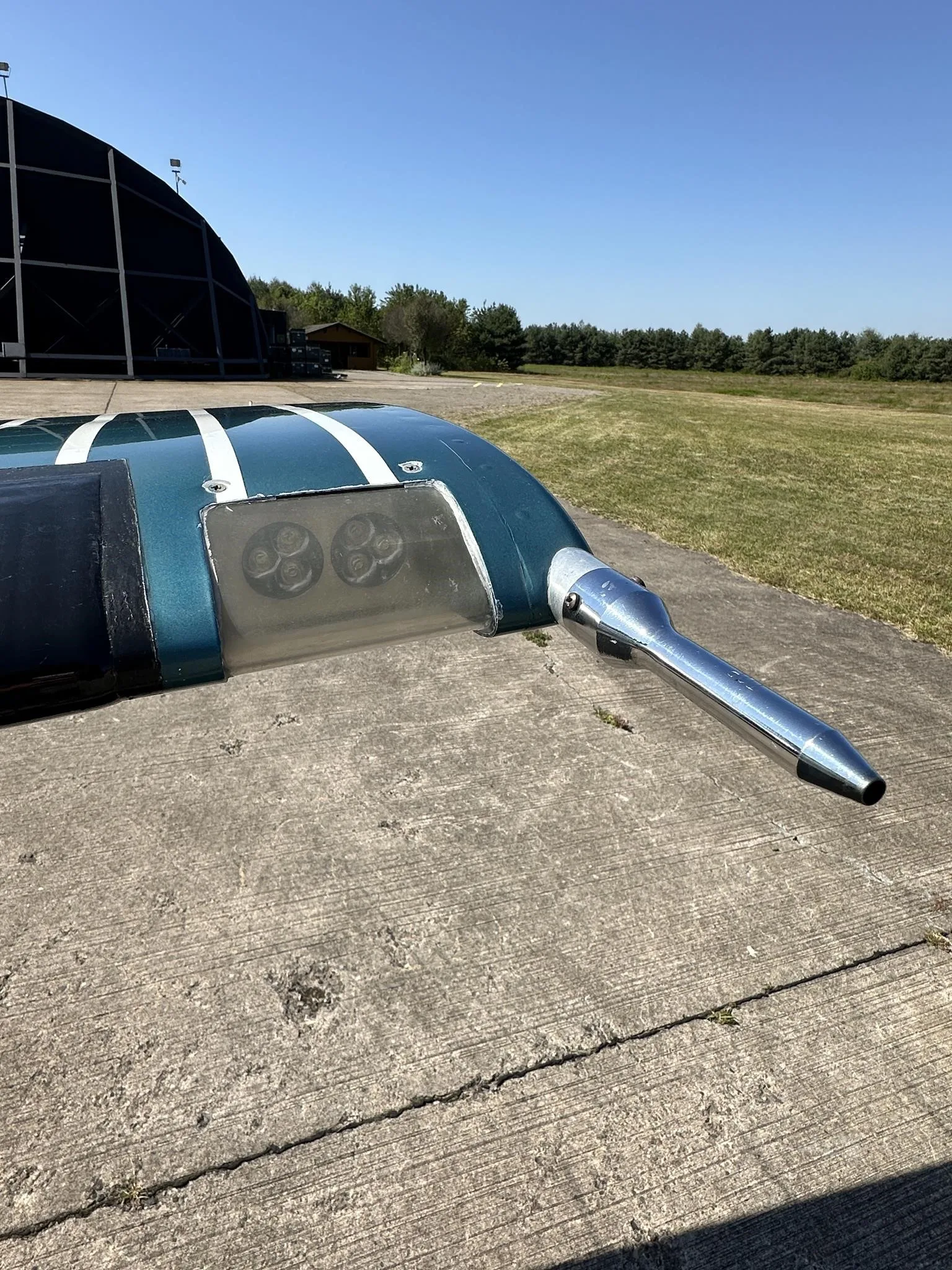 Exterior view of a 1998 PIPER JETPROP, D-EGAC.