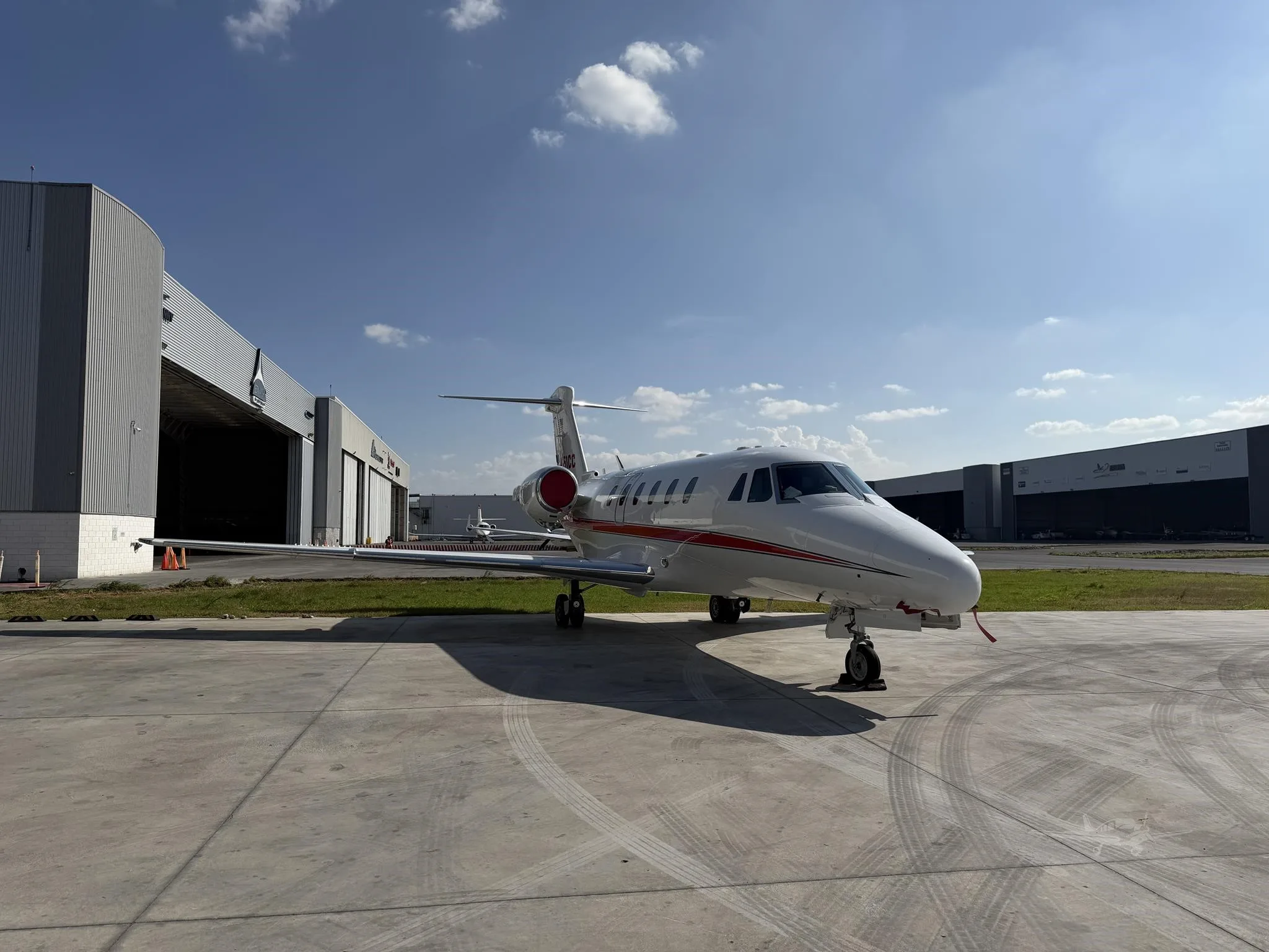 Exterior view of a 2000 CESSNA CITATION VII, N651CC.